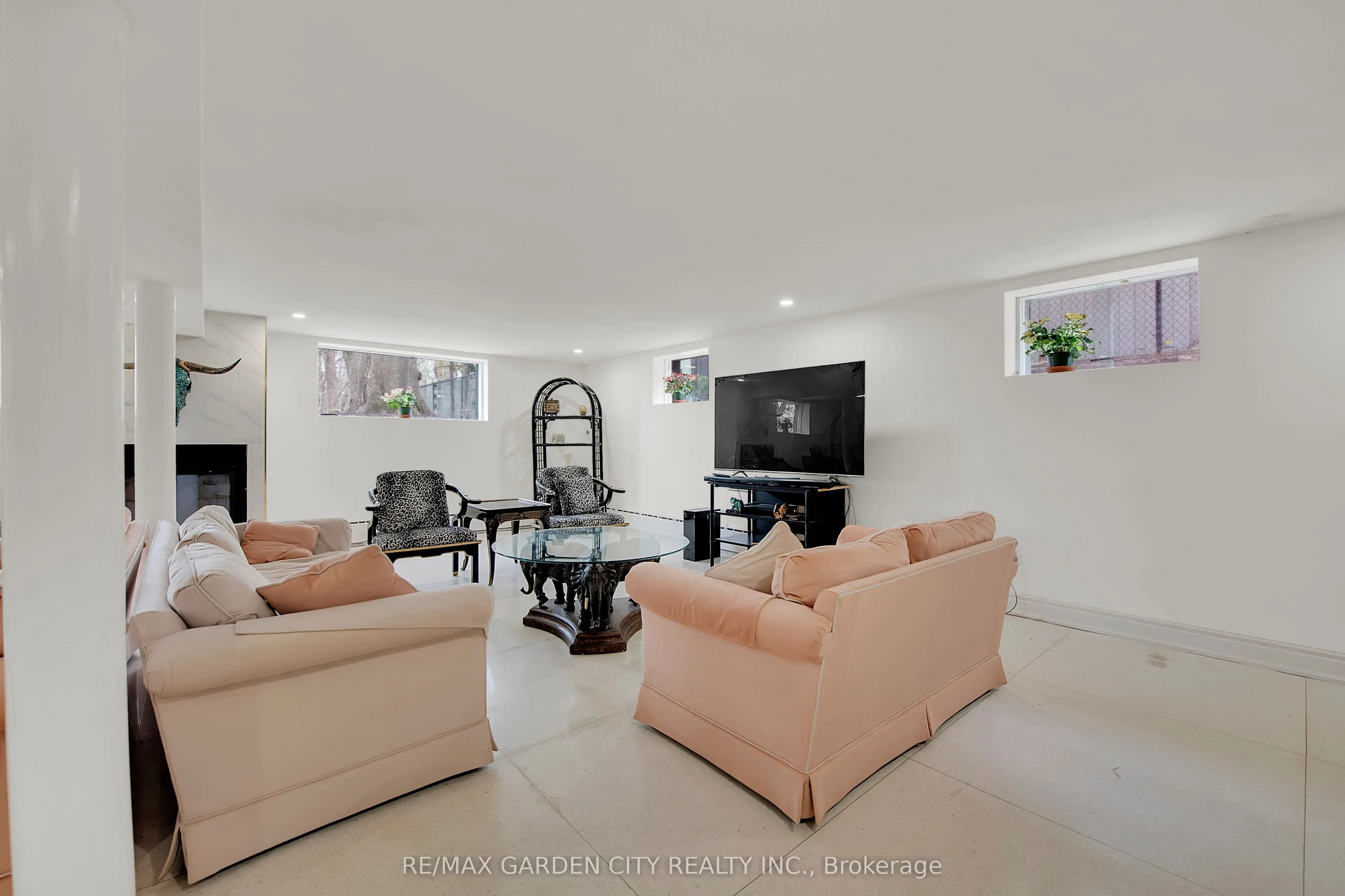 16 Freeland Court
