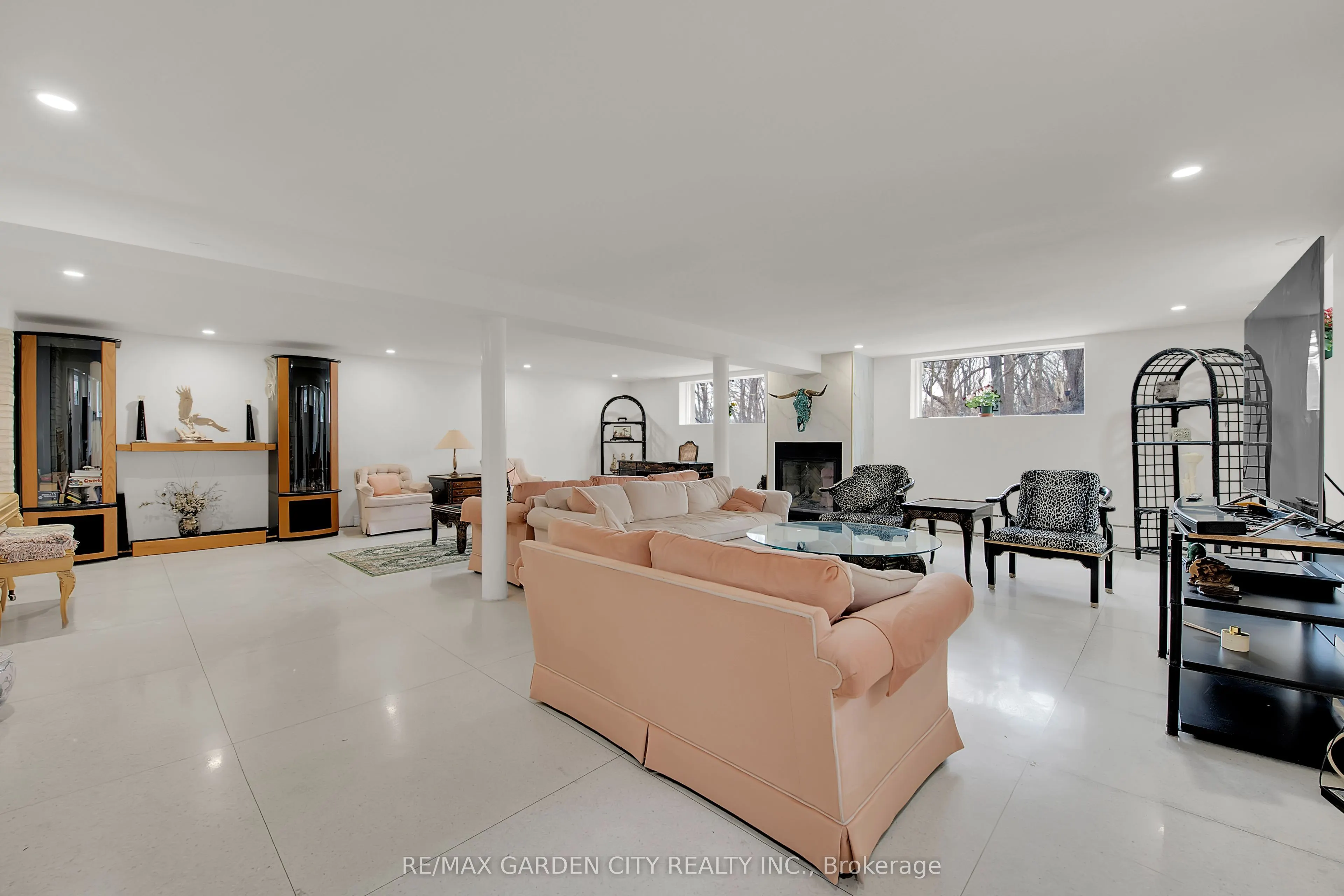 16 Freeland Court
