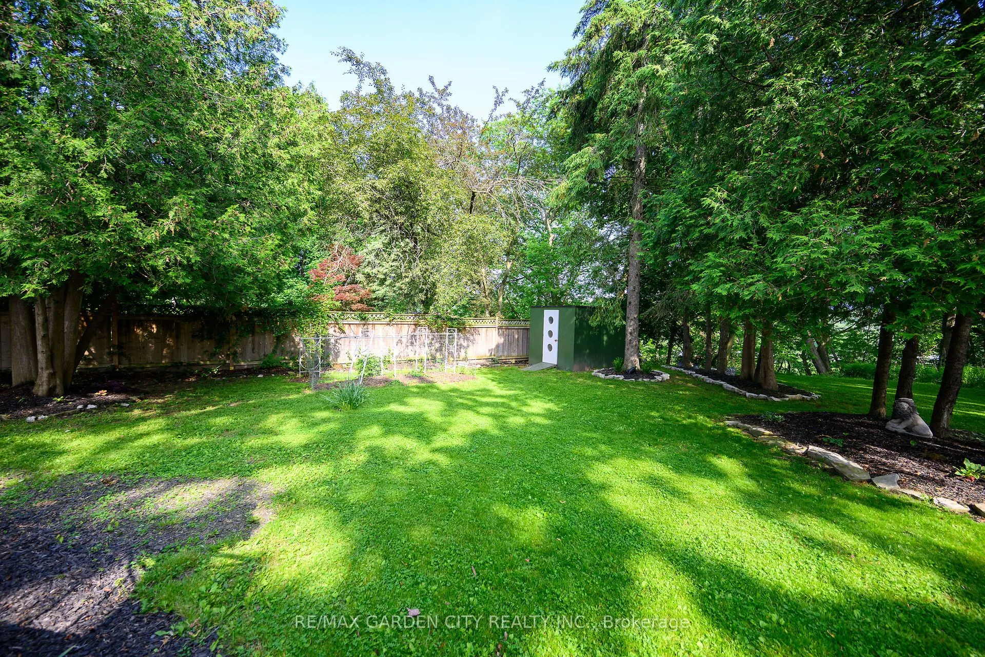 16 Freeland Court