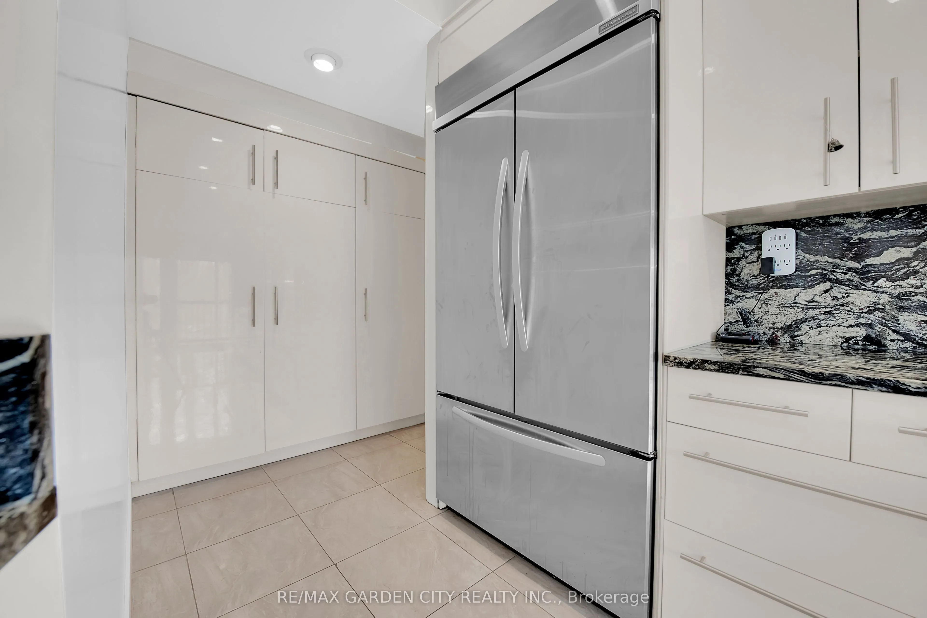 16 Freeland Court