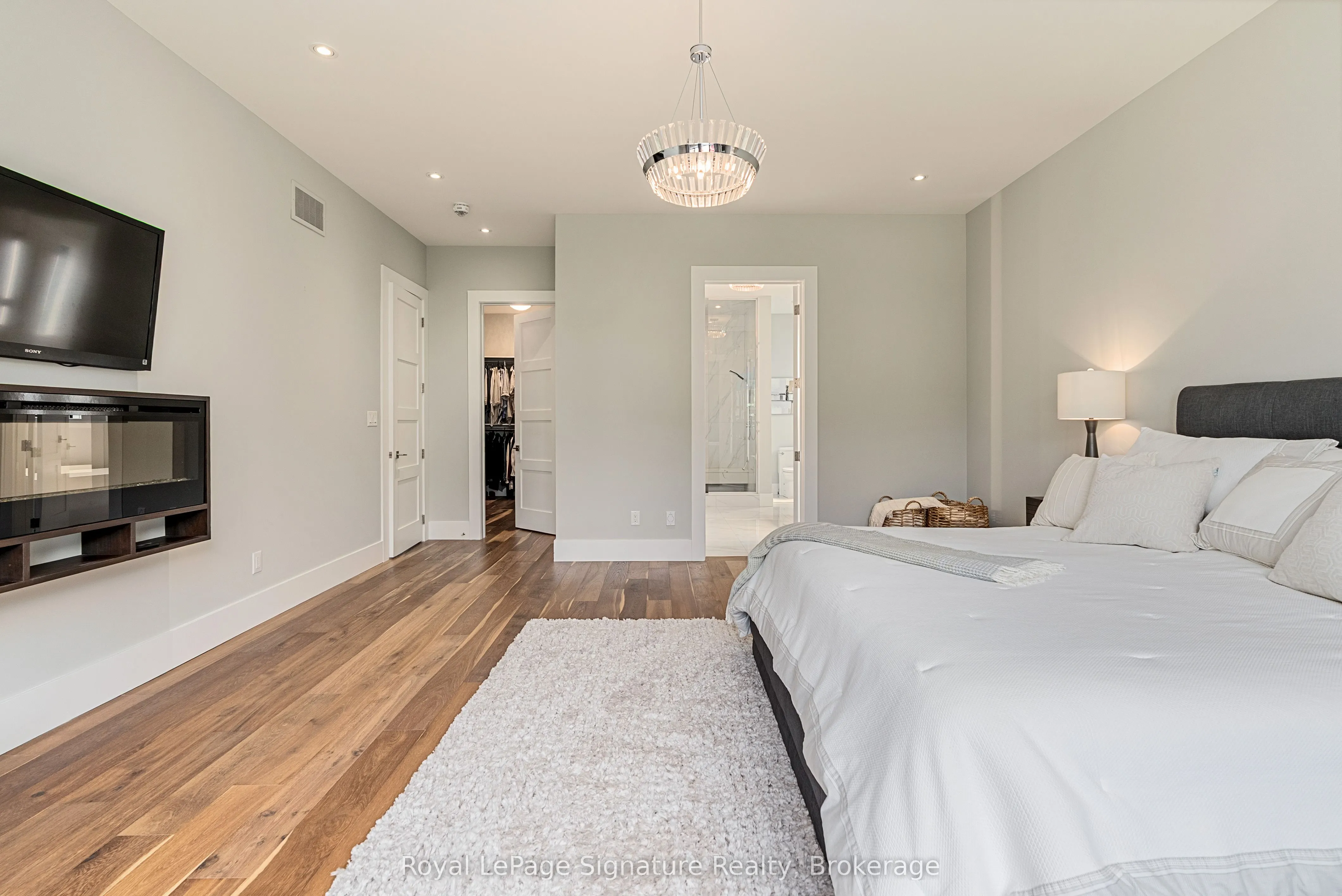 128 Arnot Crescent
