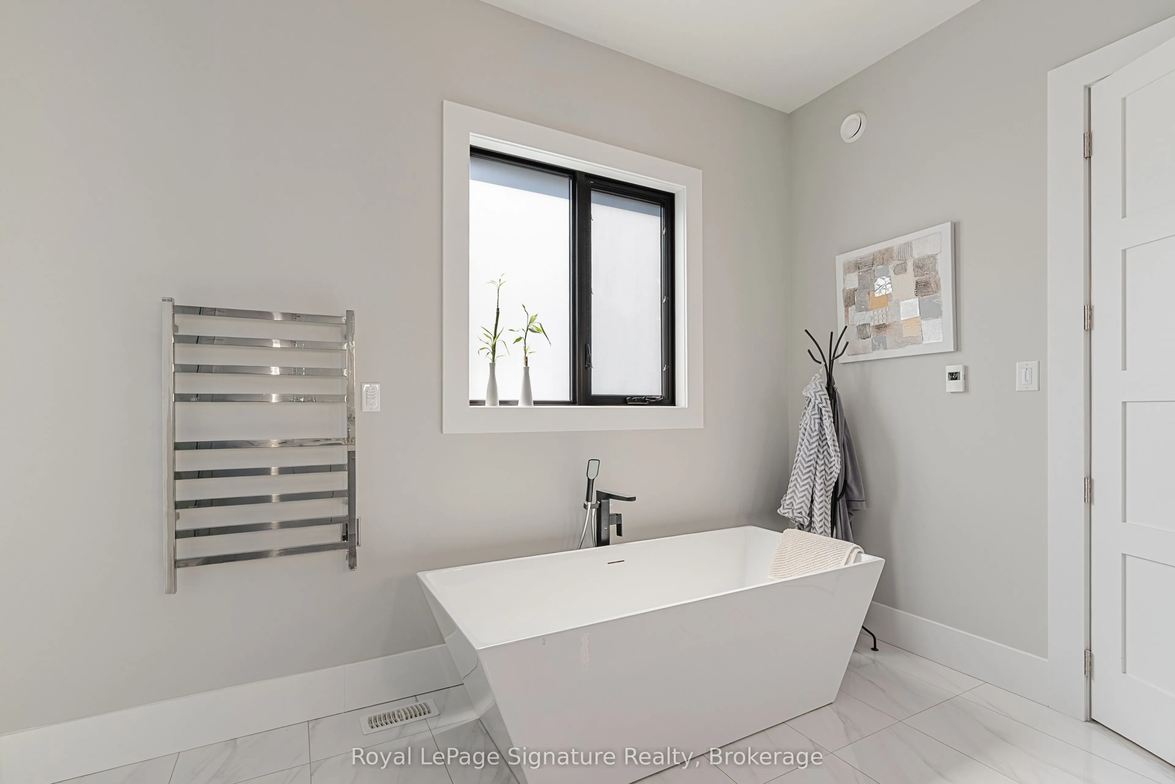 128 Arnot Crescent