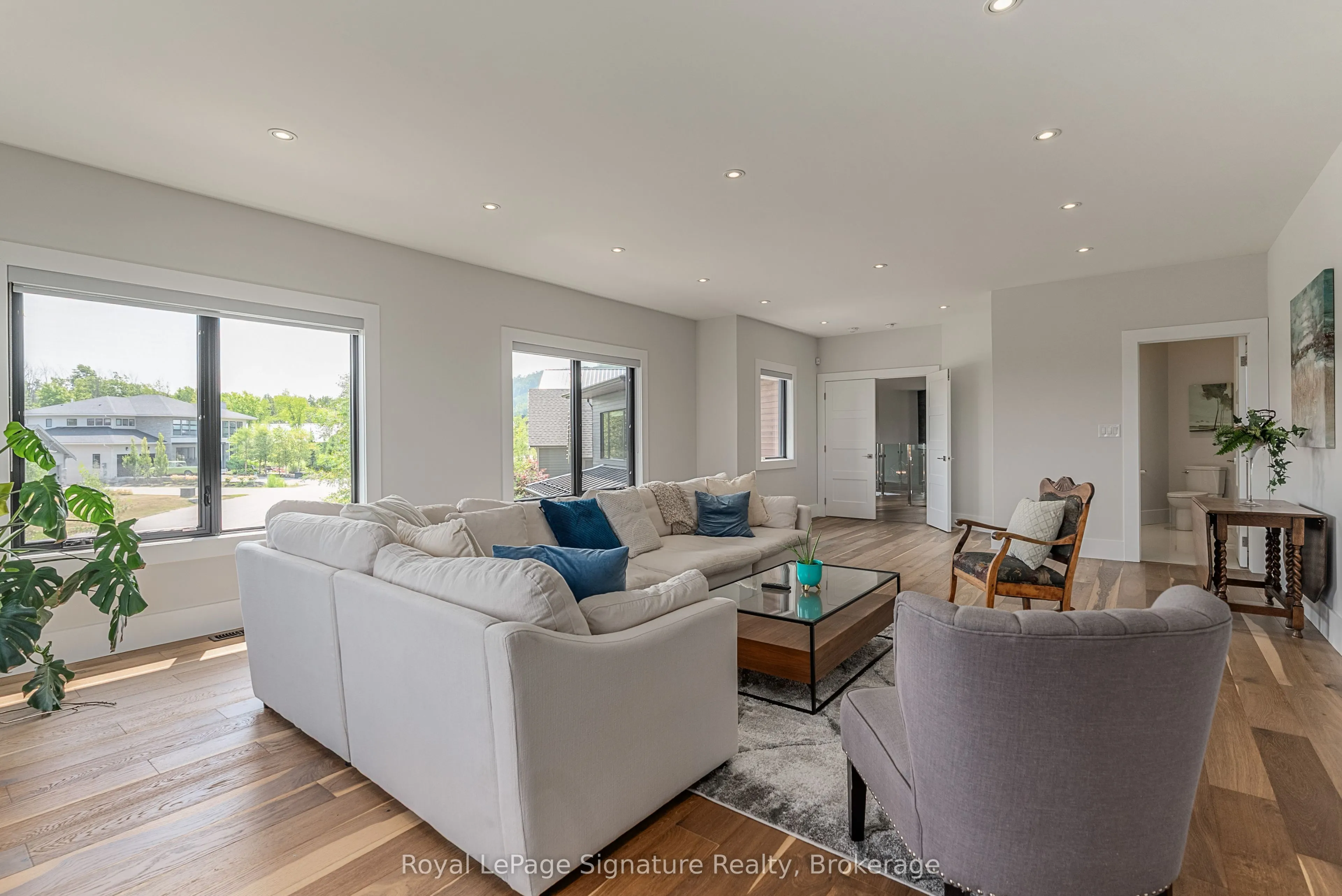 128 Arnot Crescent