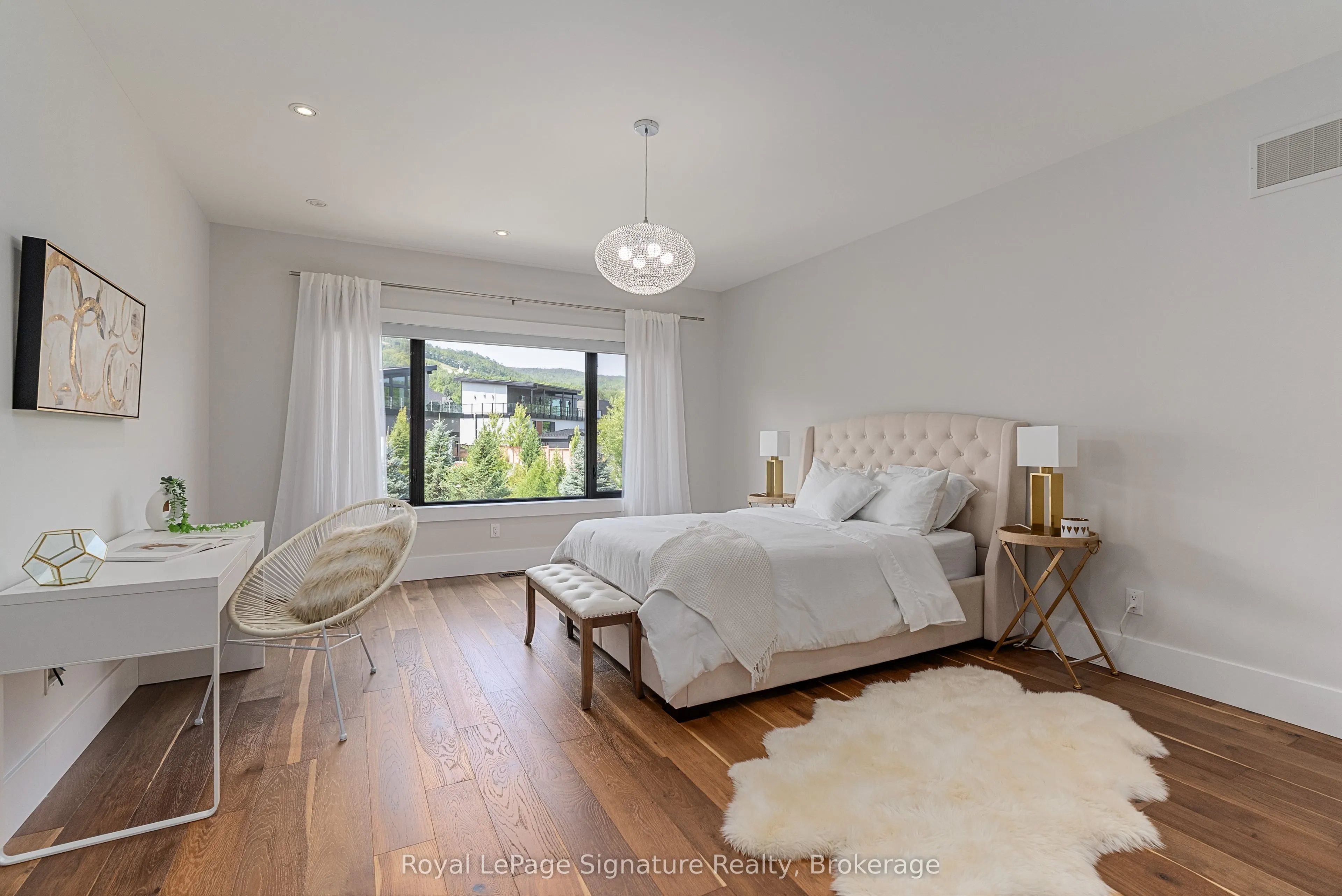 128 Arnot Crescent