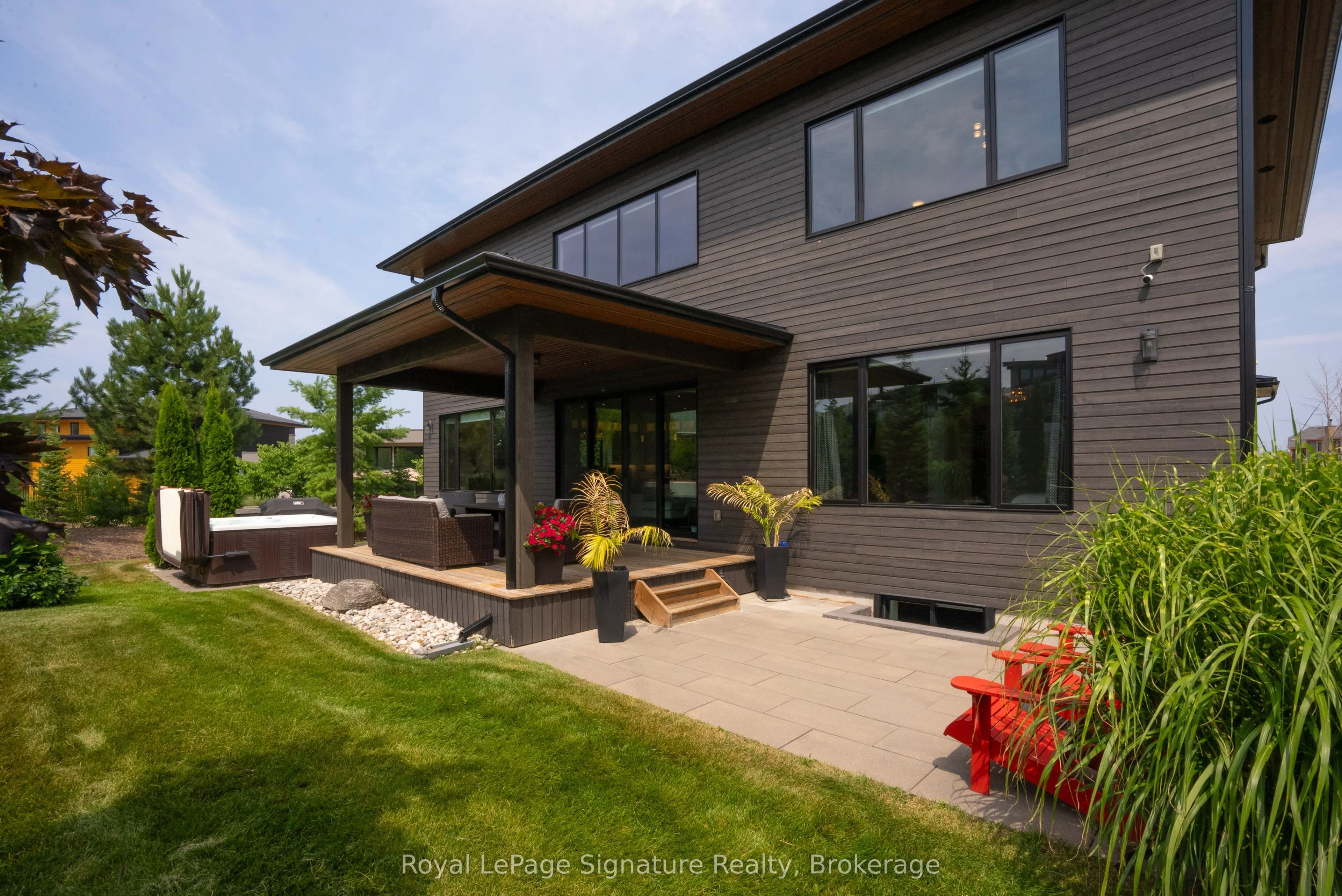 128 Arnot Crescent