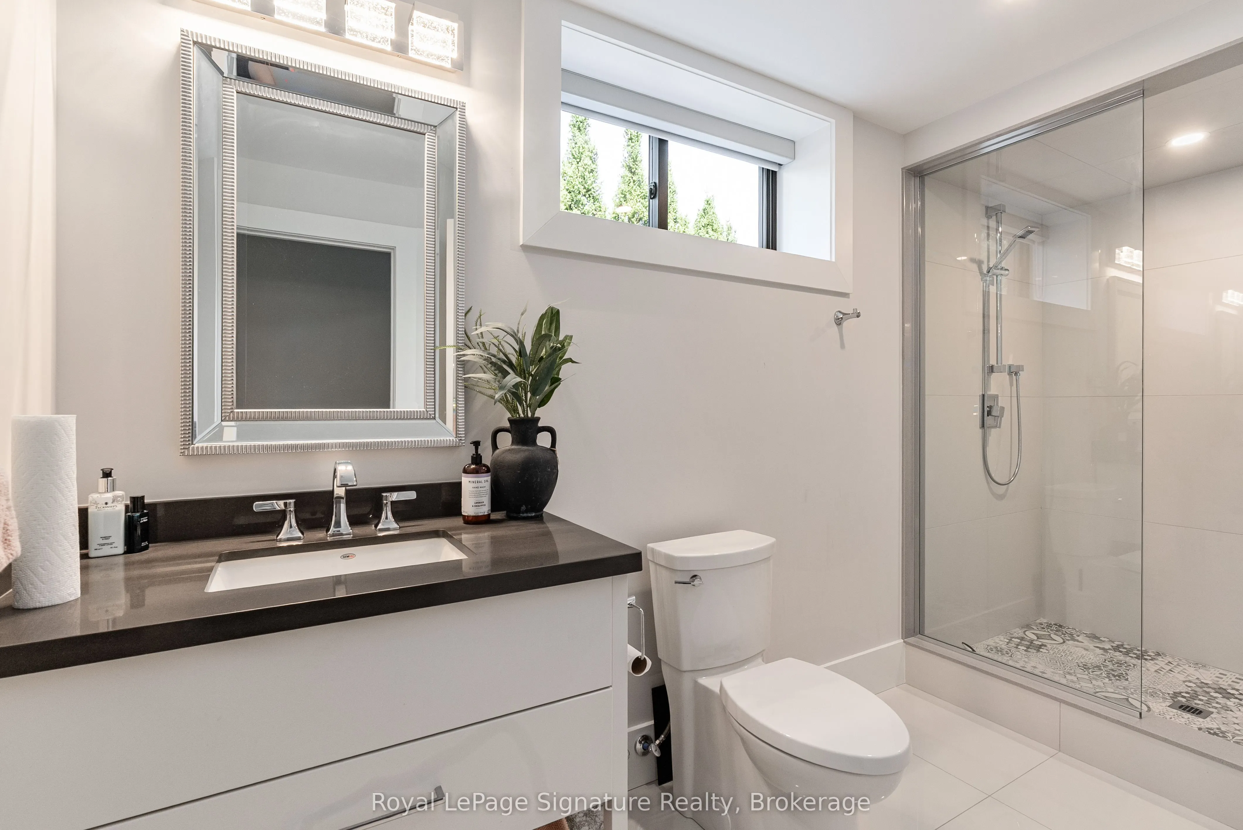 128 Arnot Crescent
