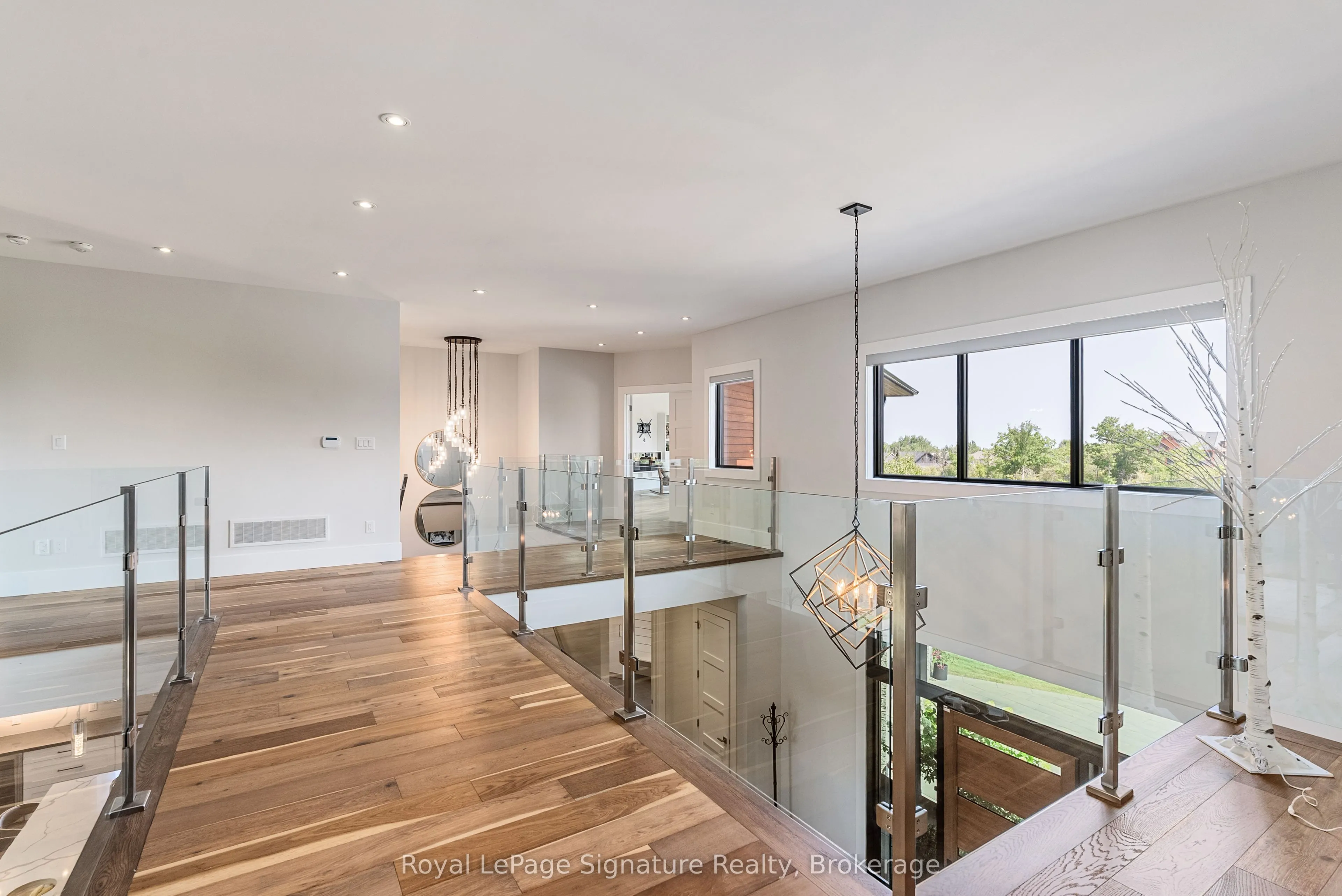128 Arnot Crescent