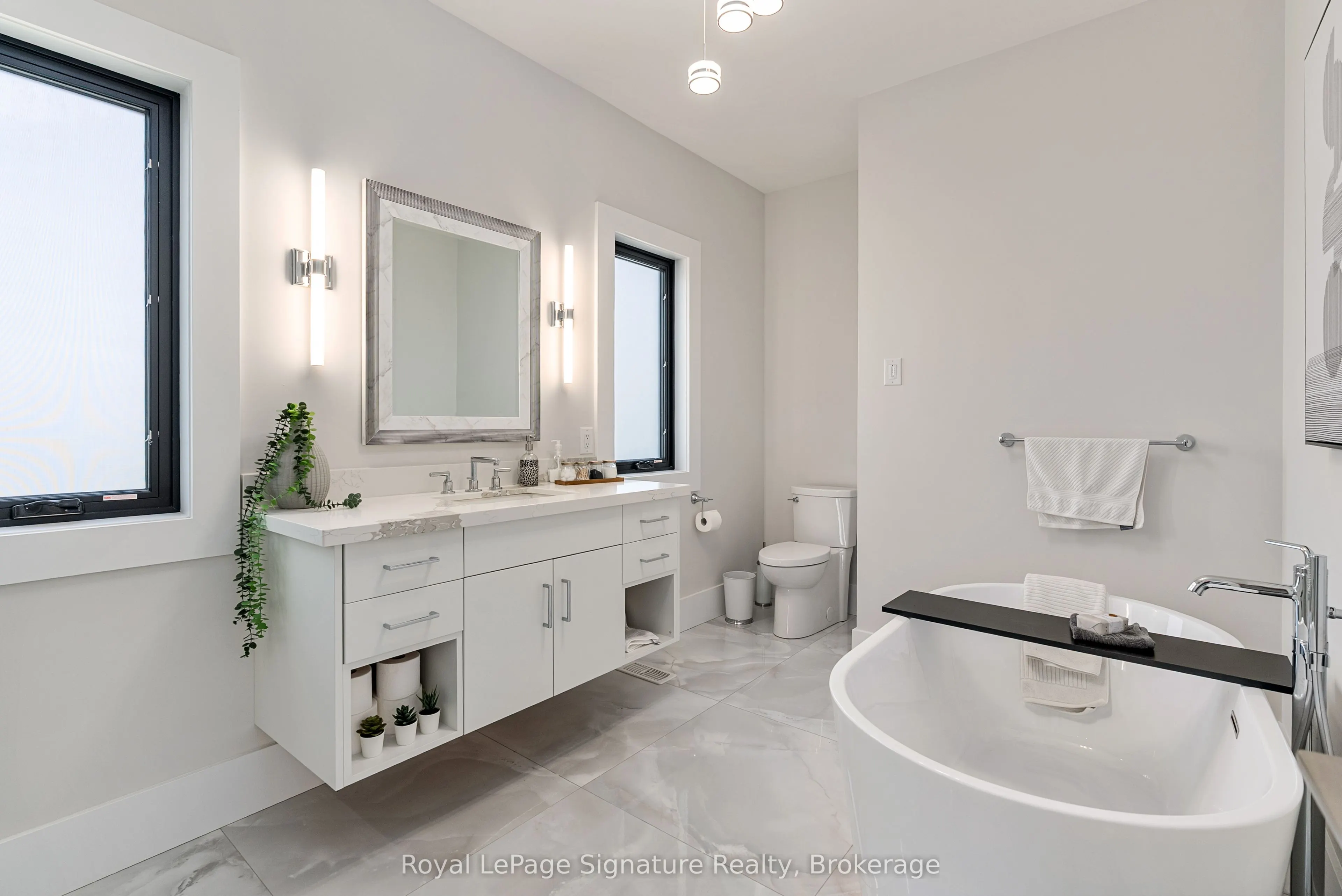 128 Arnot Crescent