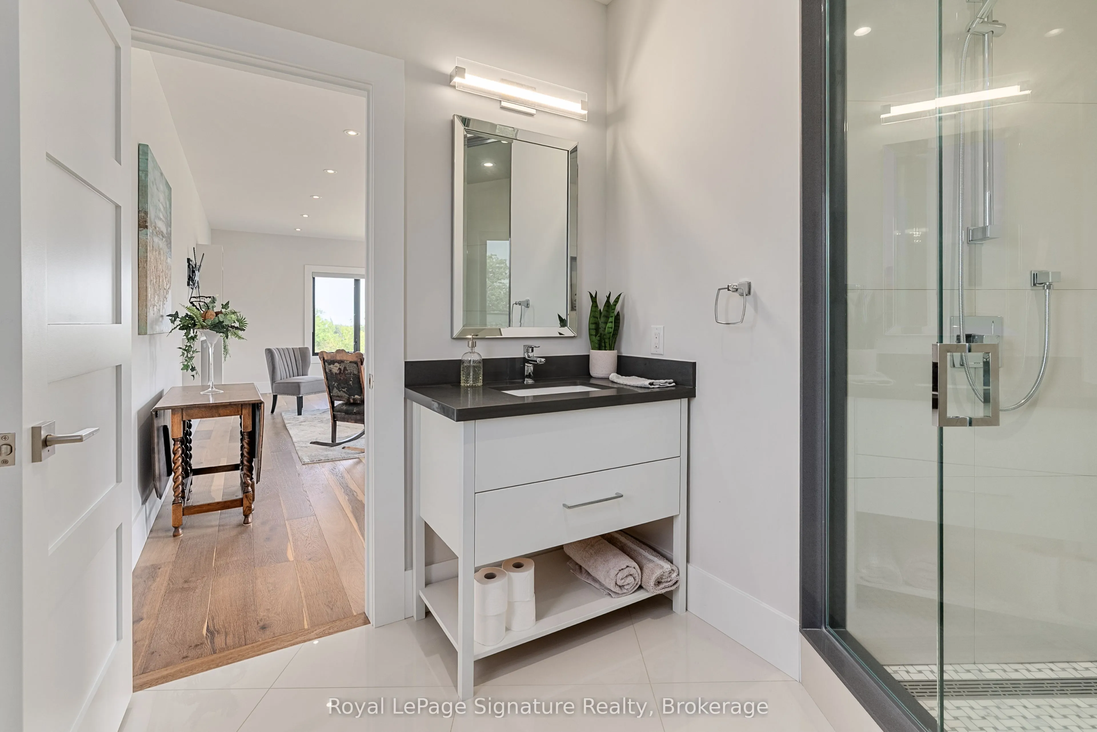 128 Arnot Crescent