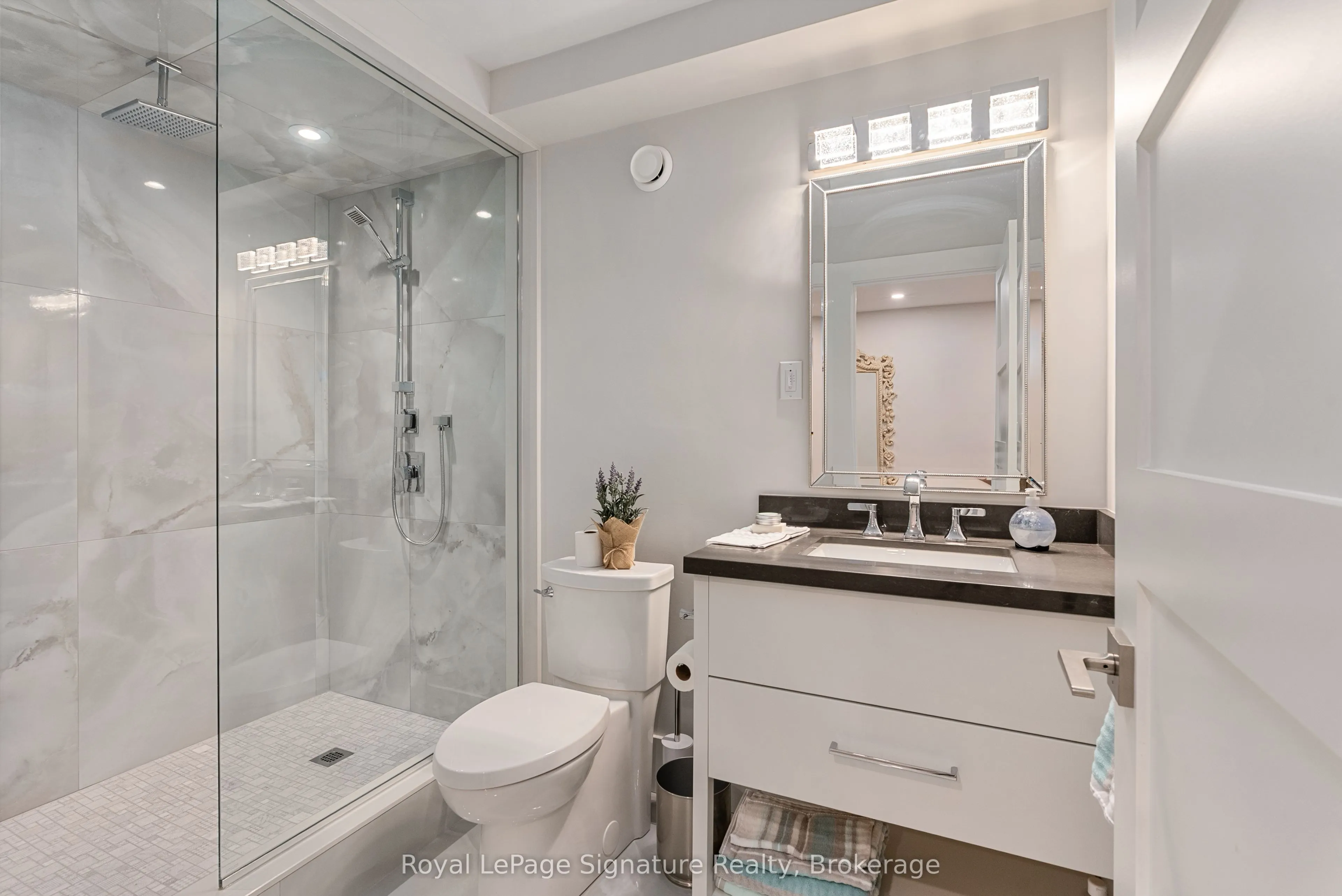 128 Arnot Crescent