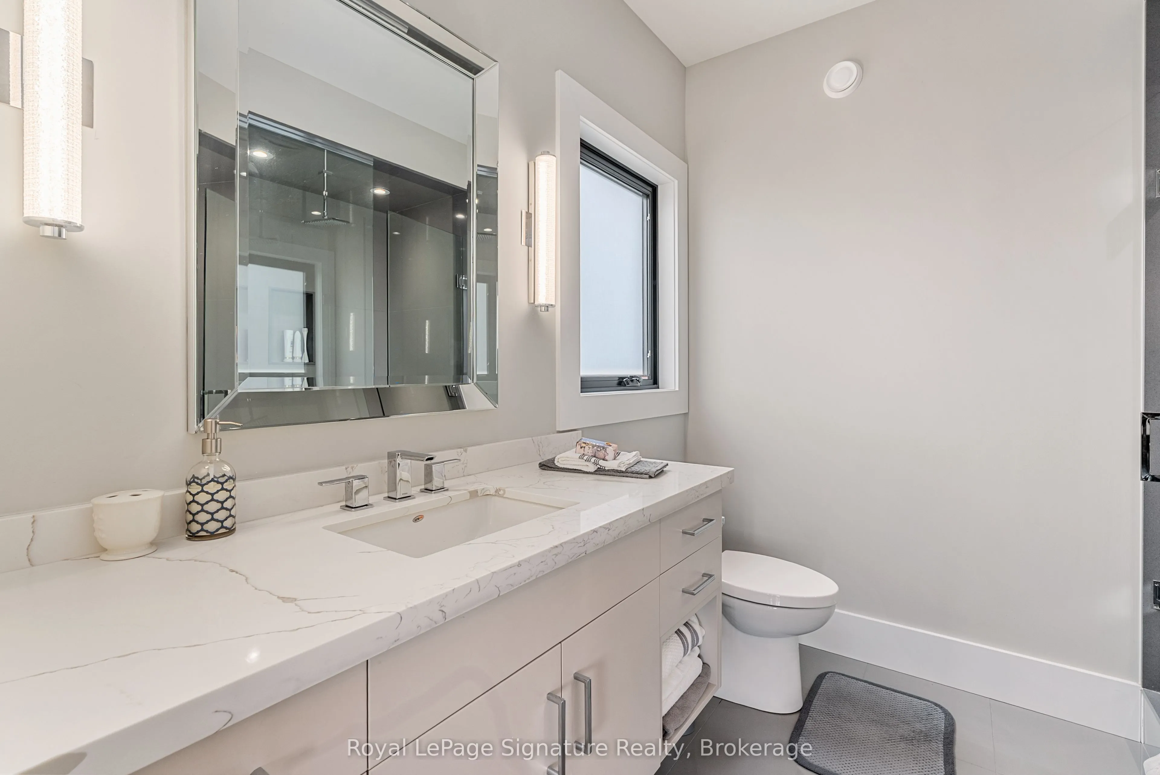 128 Arnot Crescent