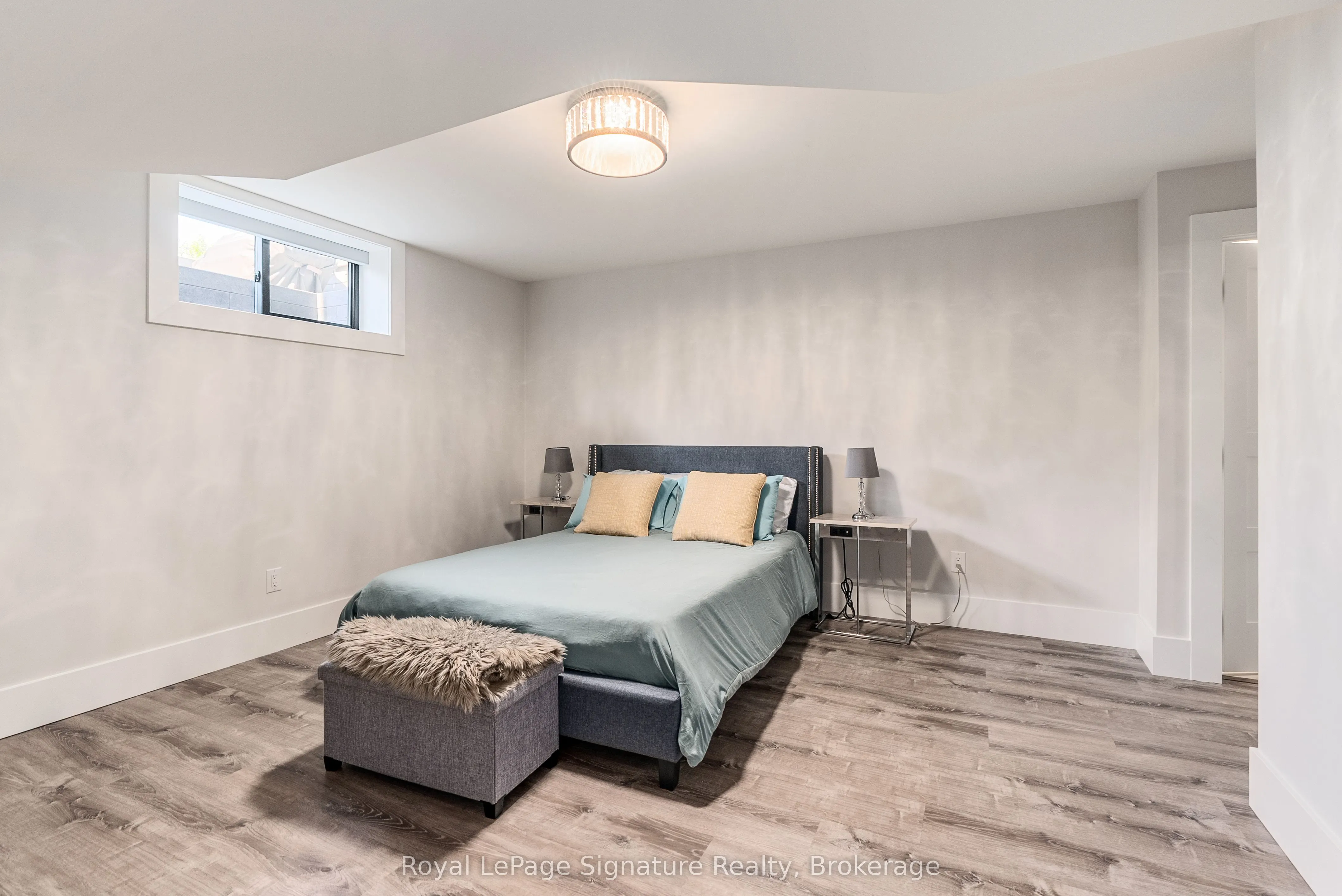 128 Arnot Crescent
