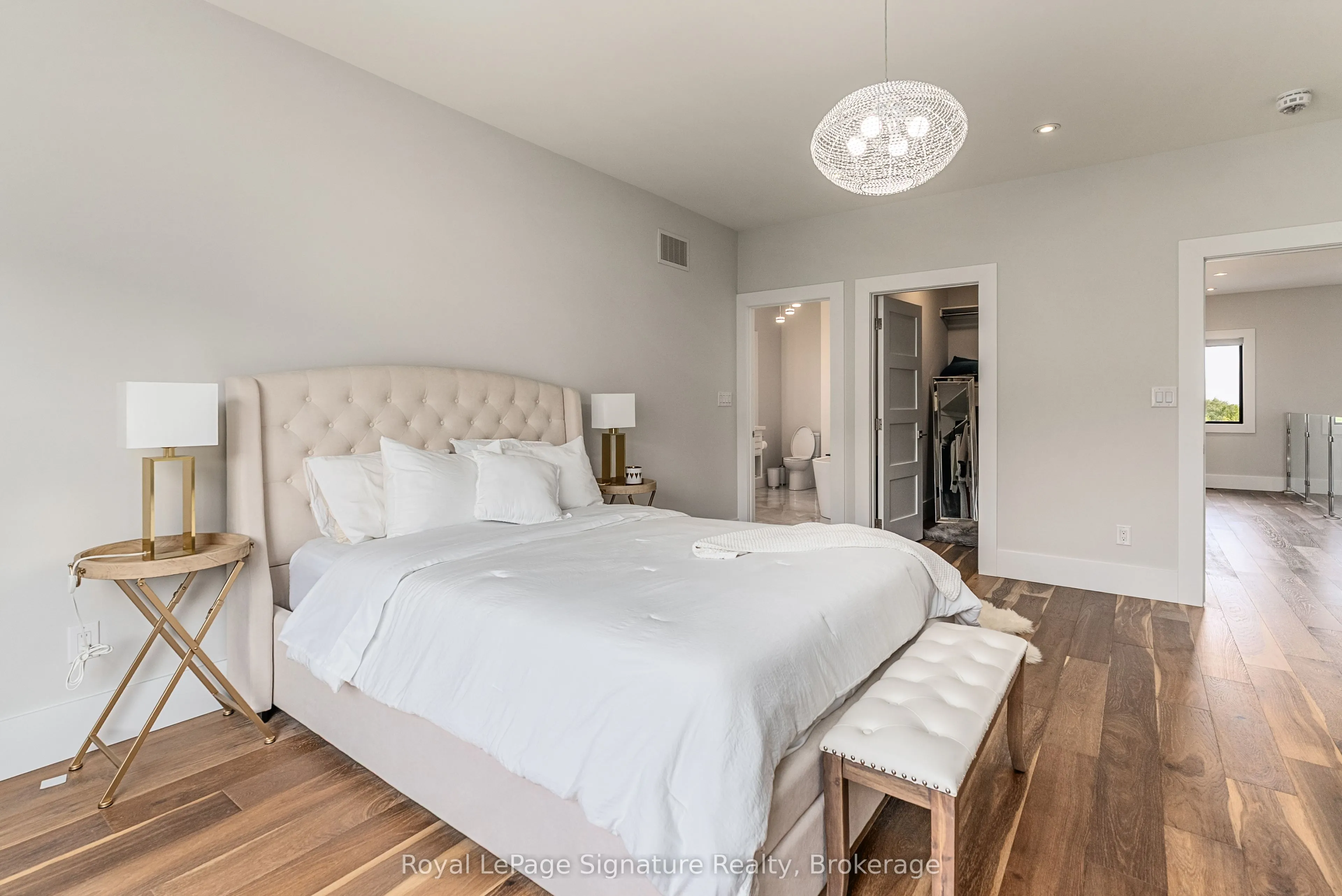 128 Arnot Crescent
