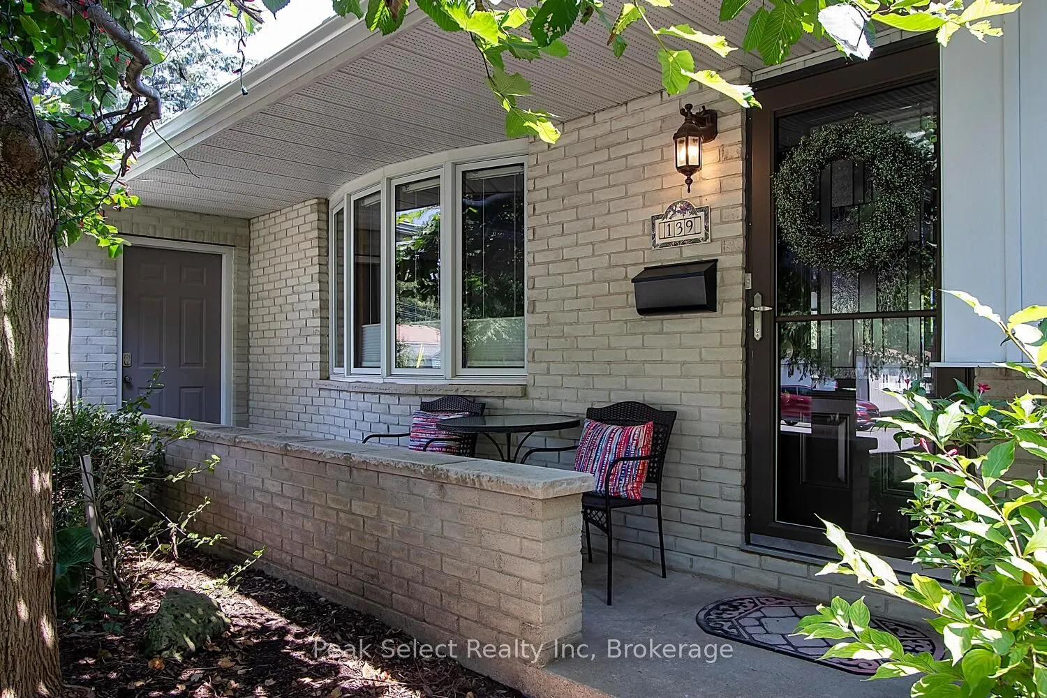 139 Waterloo Street S
