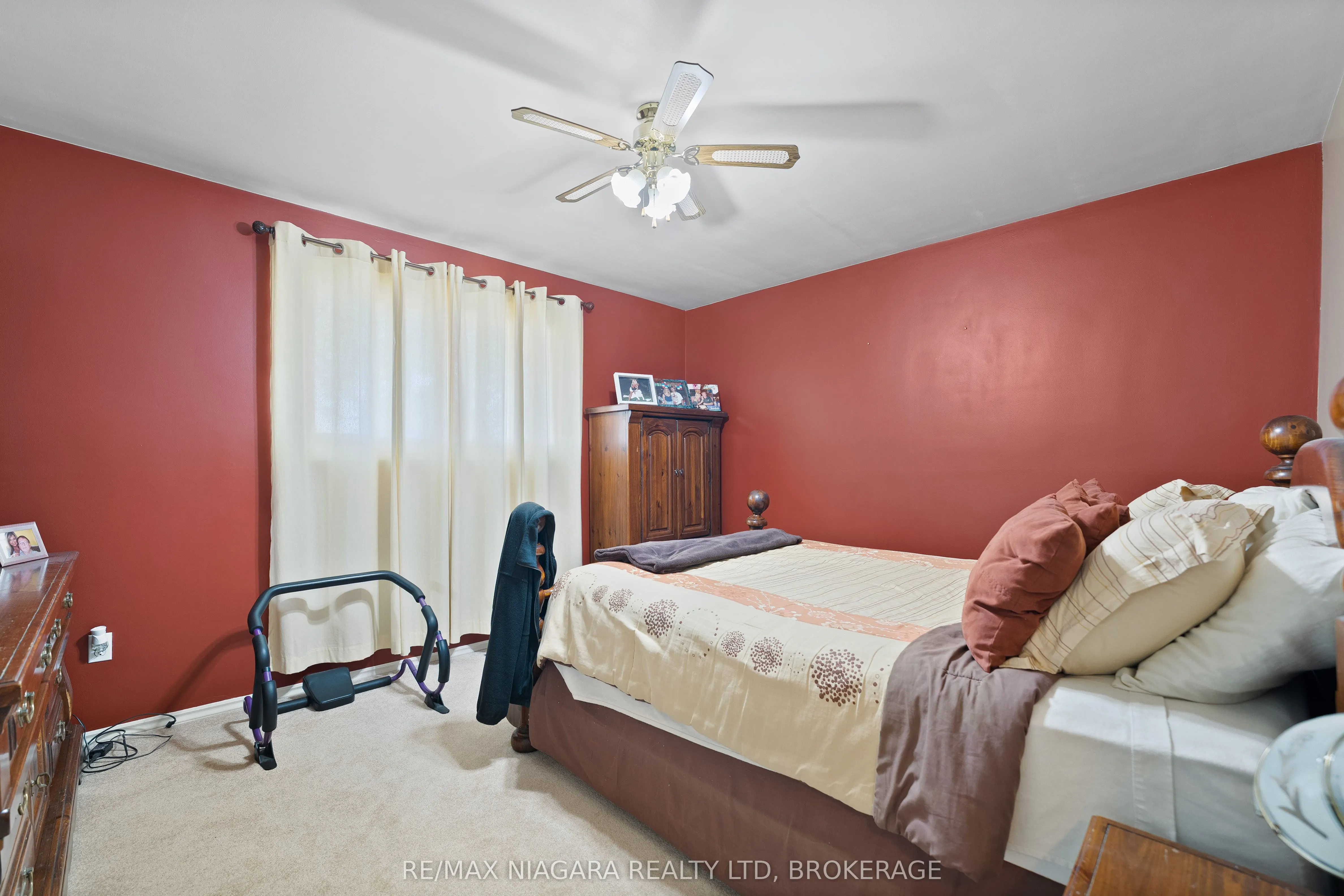 28 Hendershot Avenue