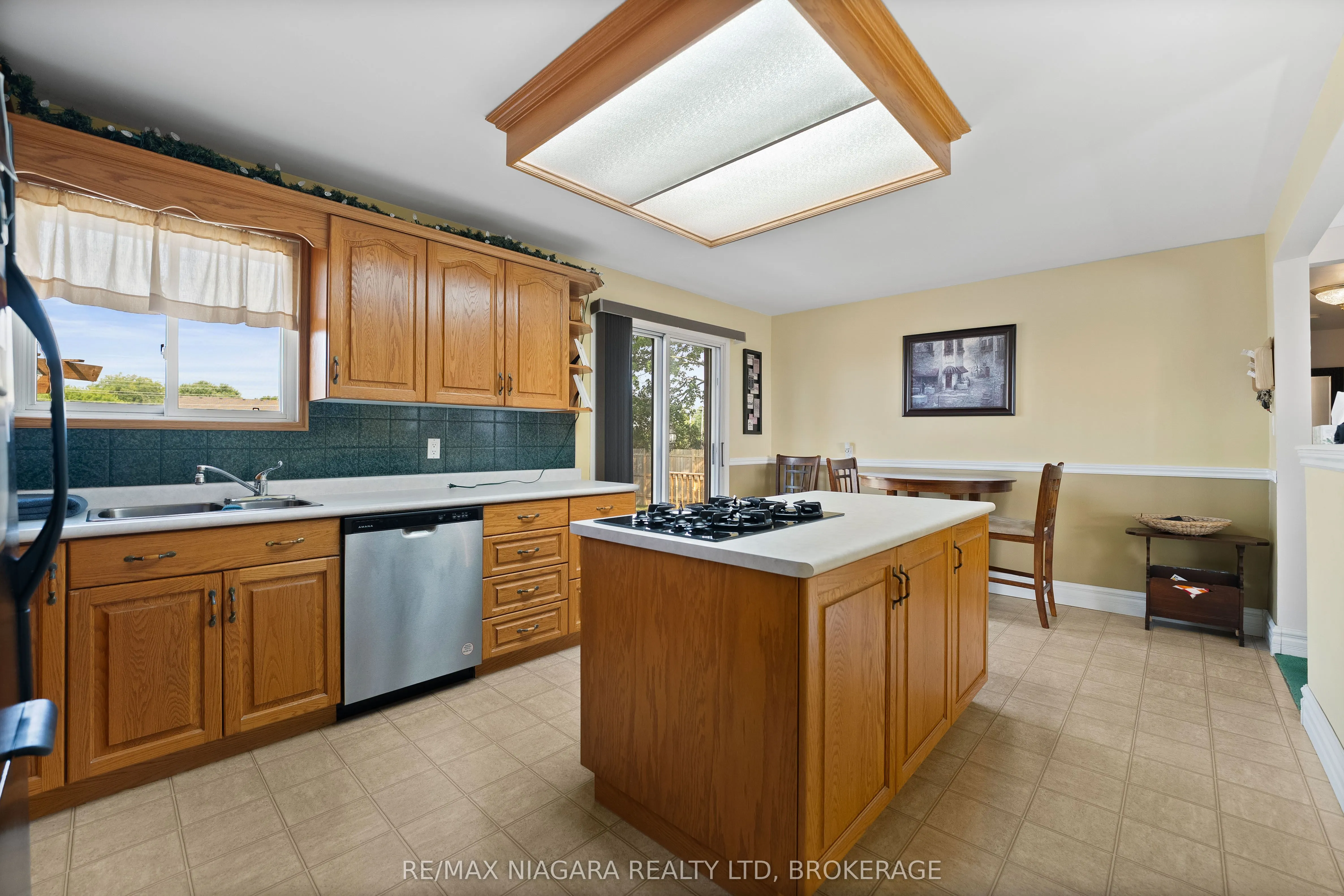 28 Hendershot Avenue