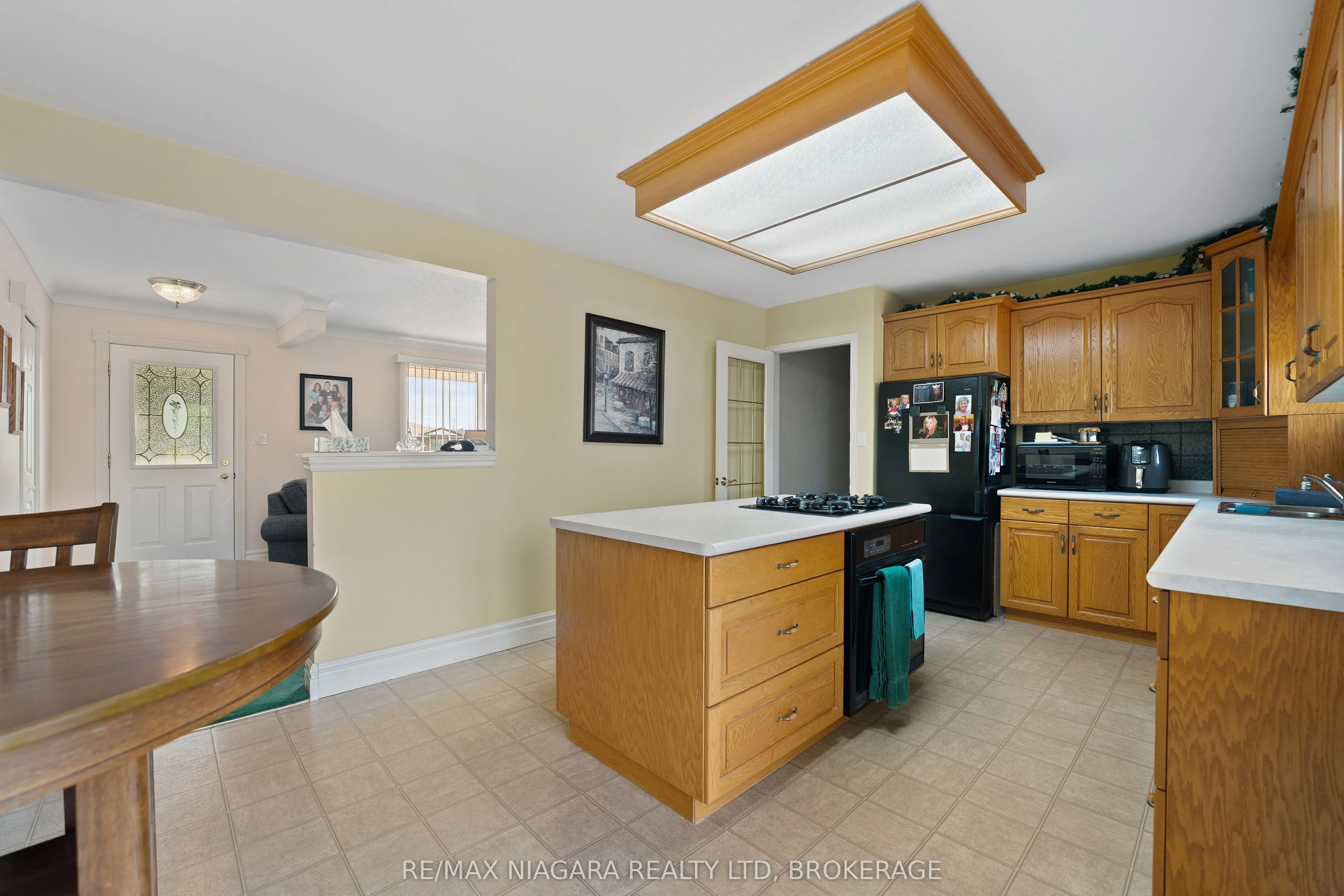 28 Hendershot Avenue