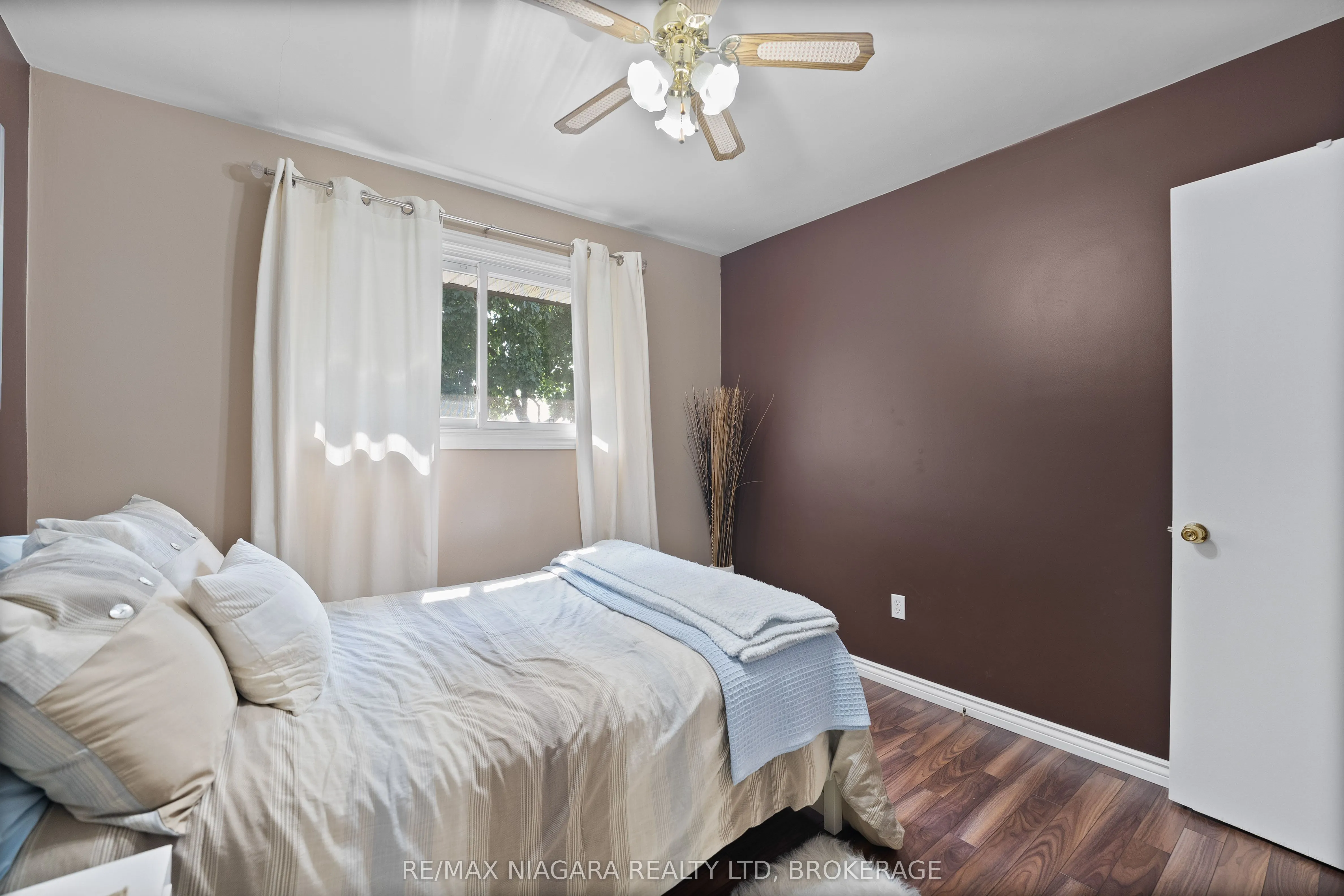28 Hendershot Avenue