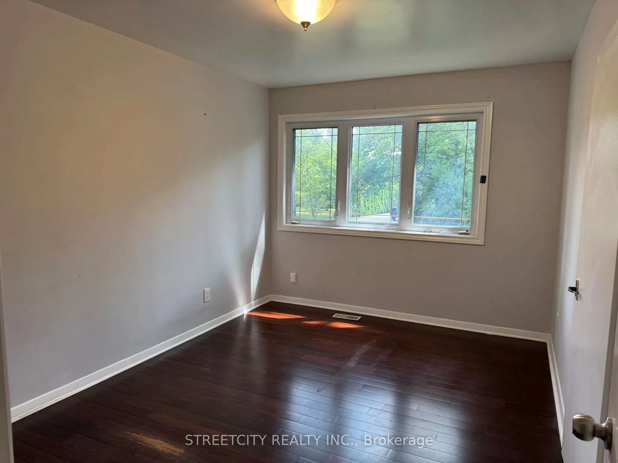 1629 LOUISE Boulevard, #main