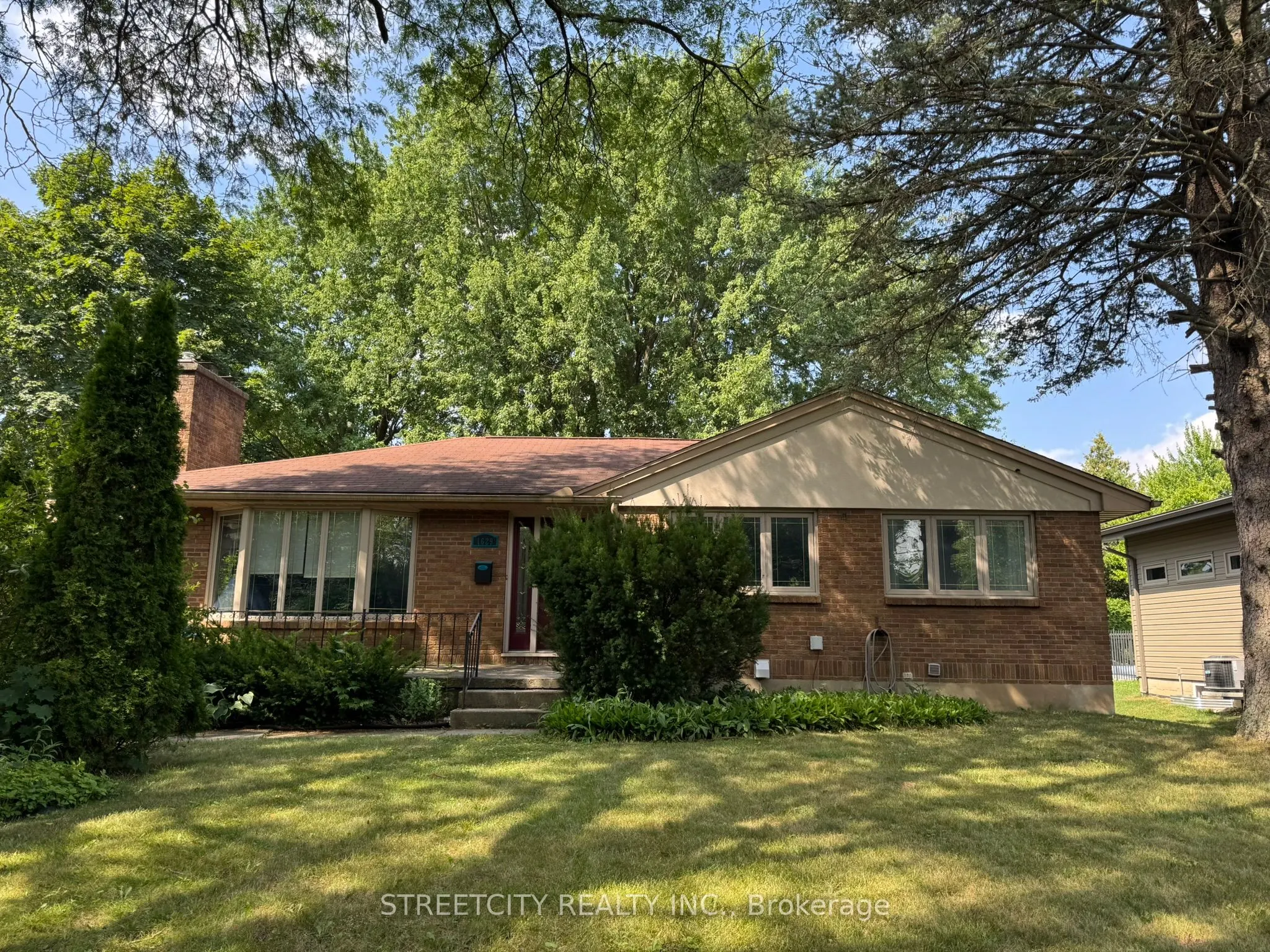 1629 LOUISE Boulevard, #main
