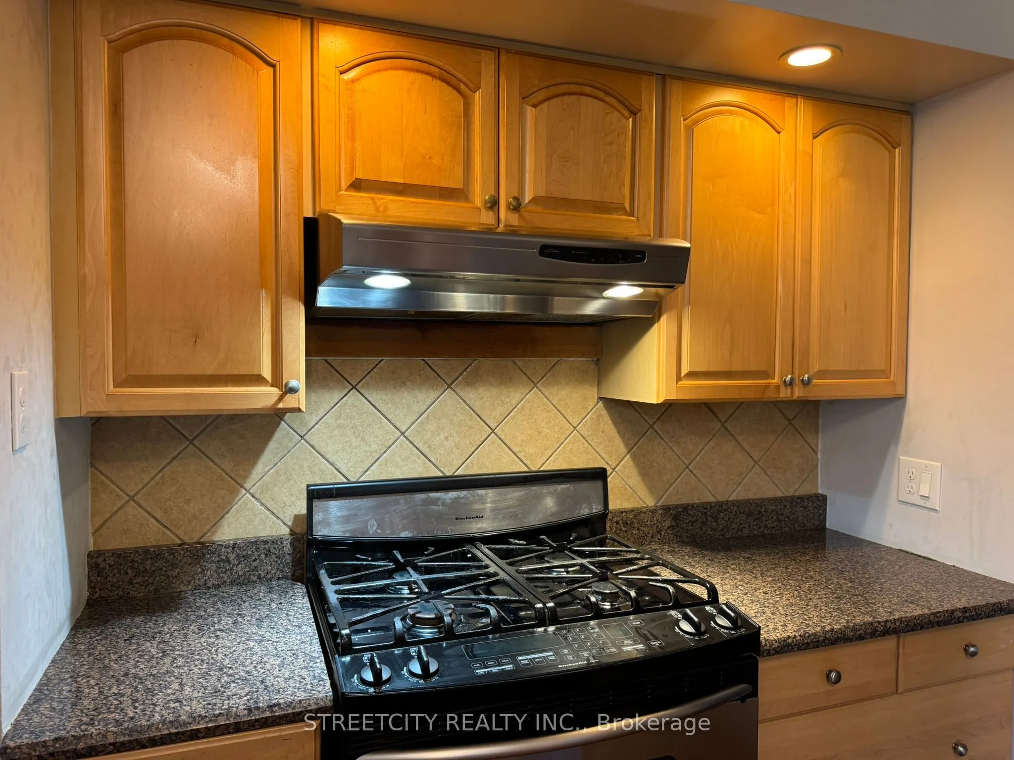 1629 LOUISE Boulevard, #main