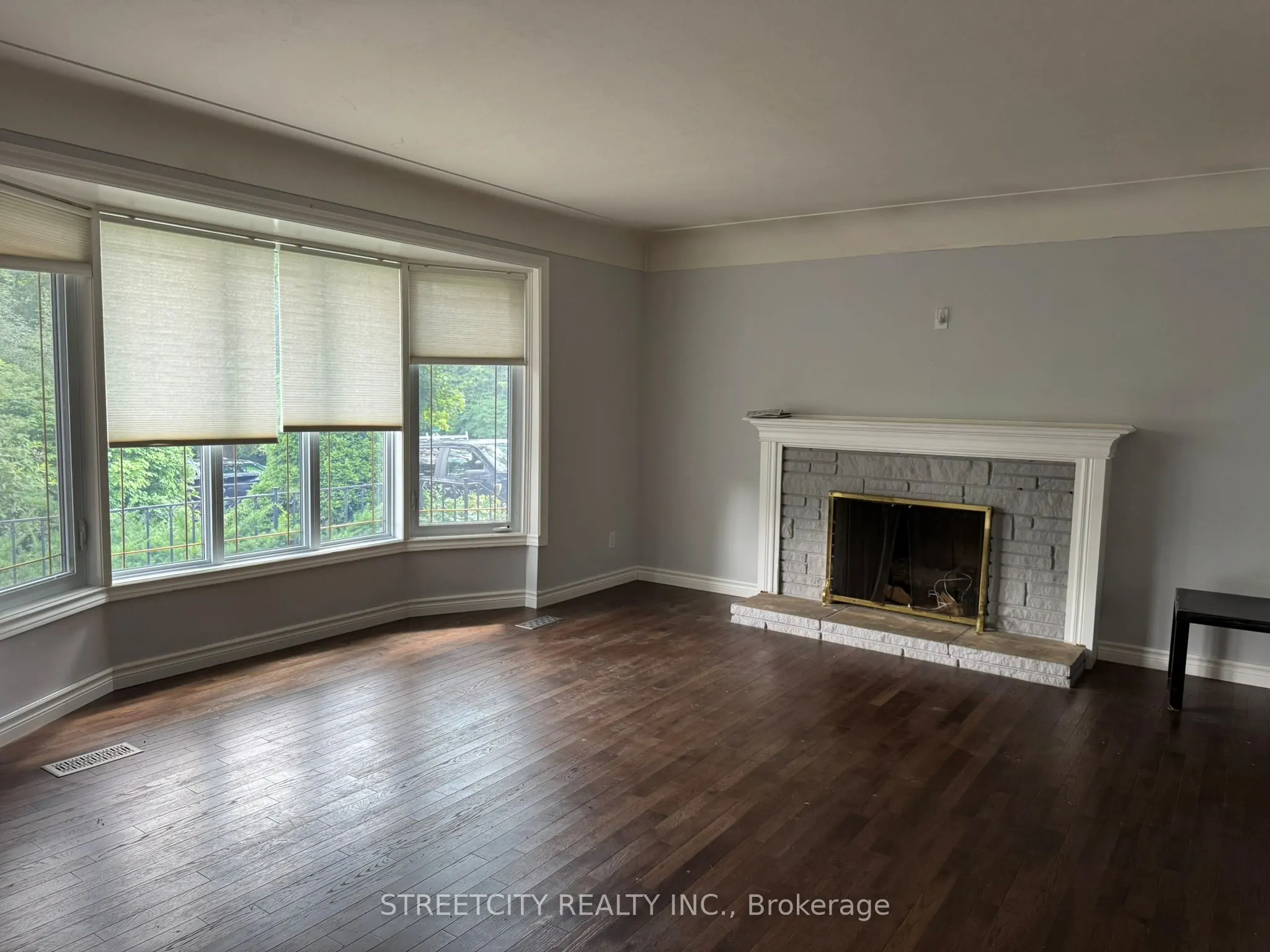 1629 LOUISE Boulevard, #main
