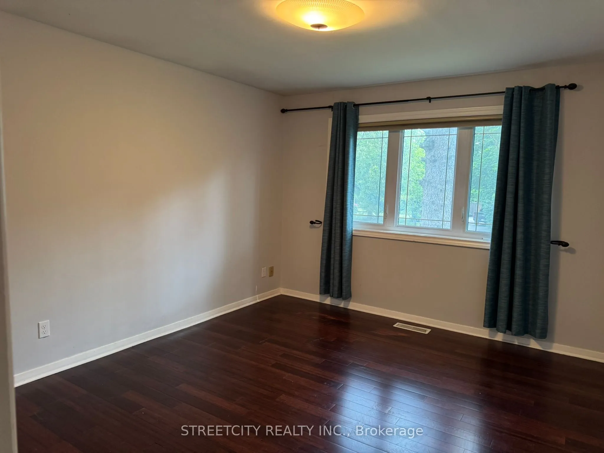 1629 LOUISE Boulevard, #main