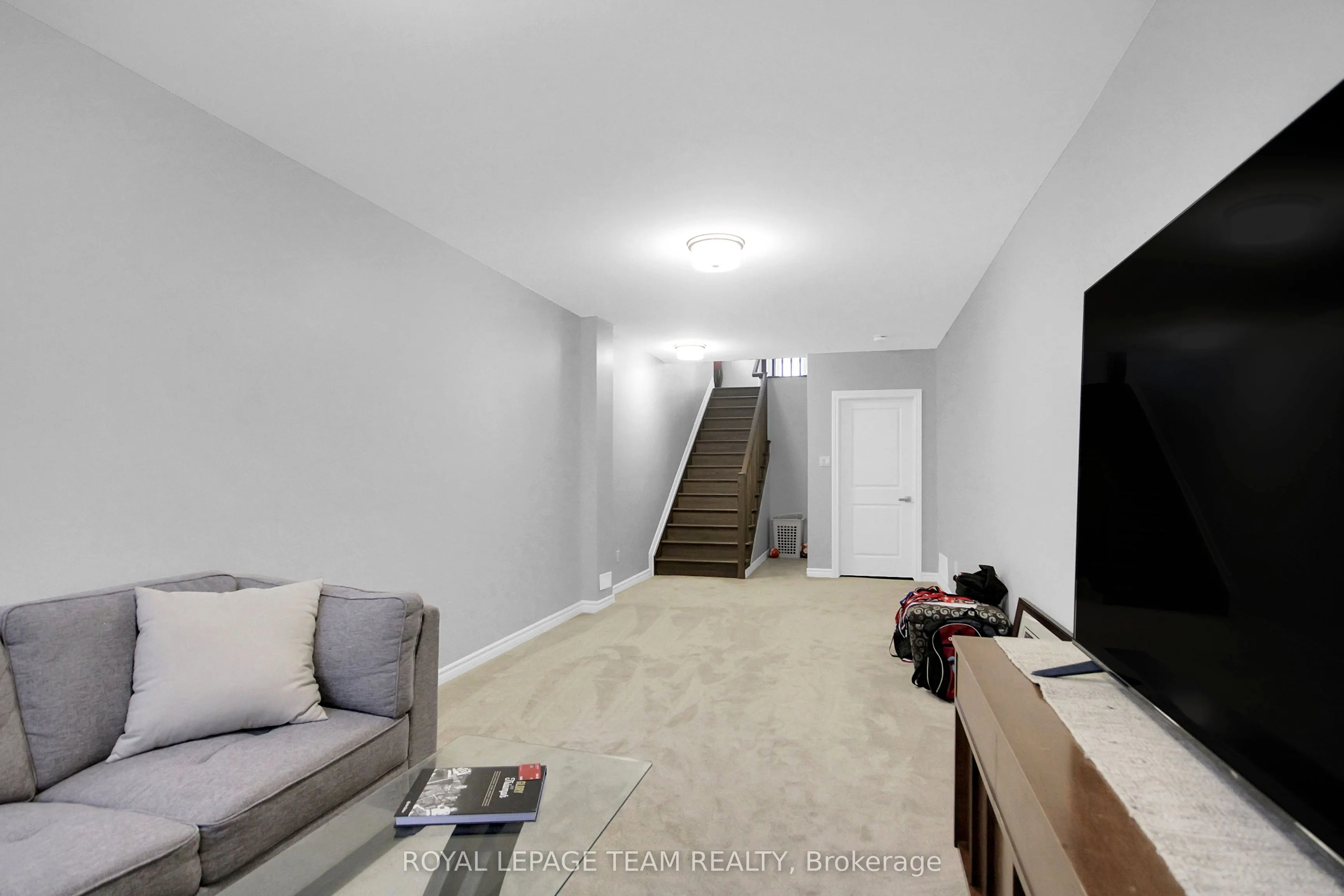 961 Beckton Heights W