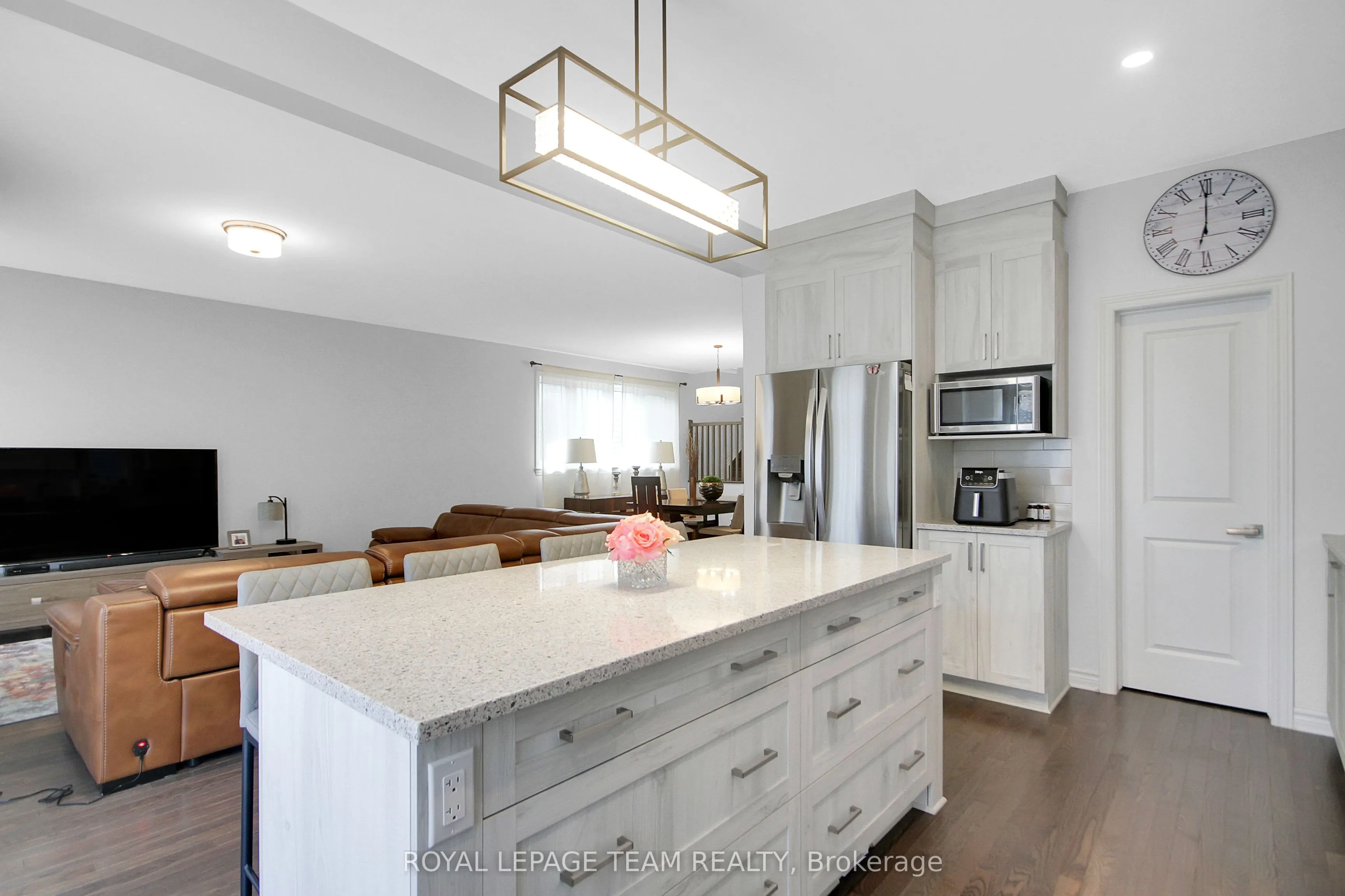 961 Beckton Heights W