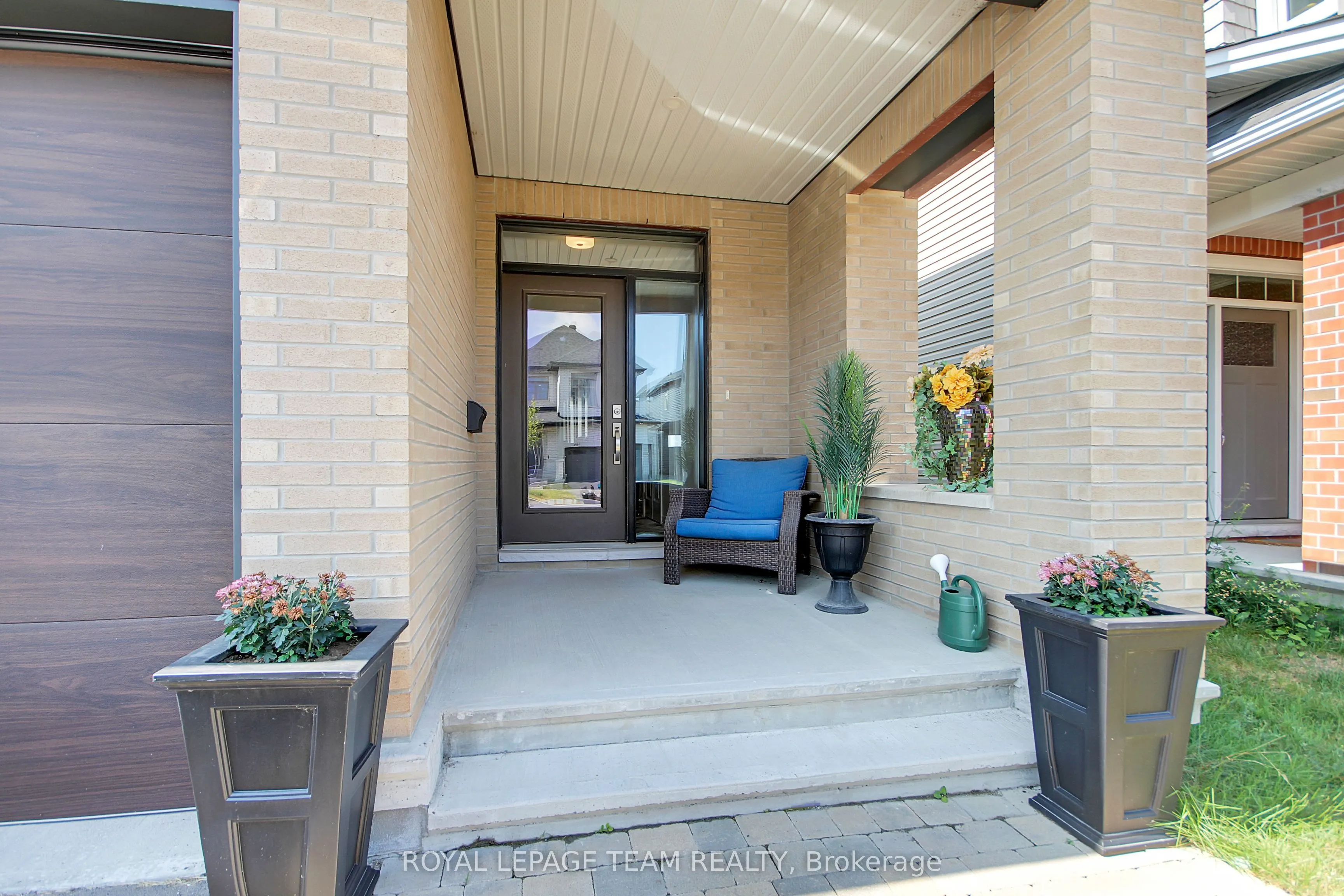 961 Beckton Heights W