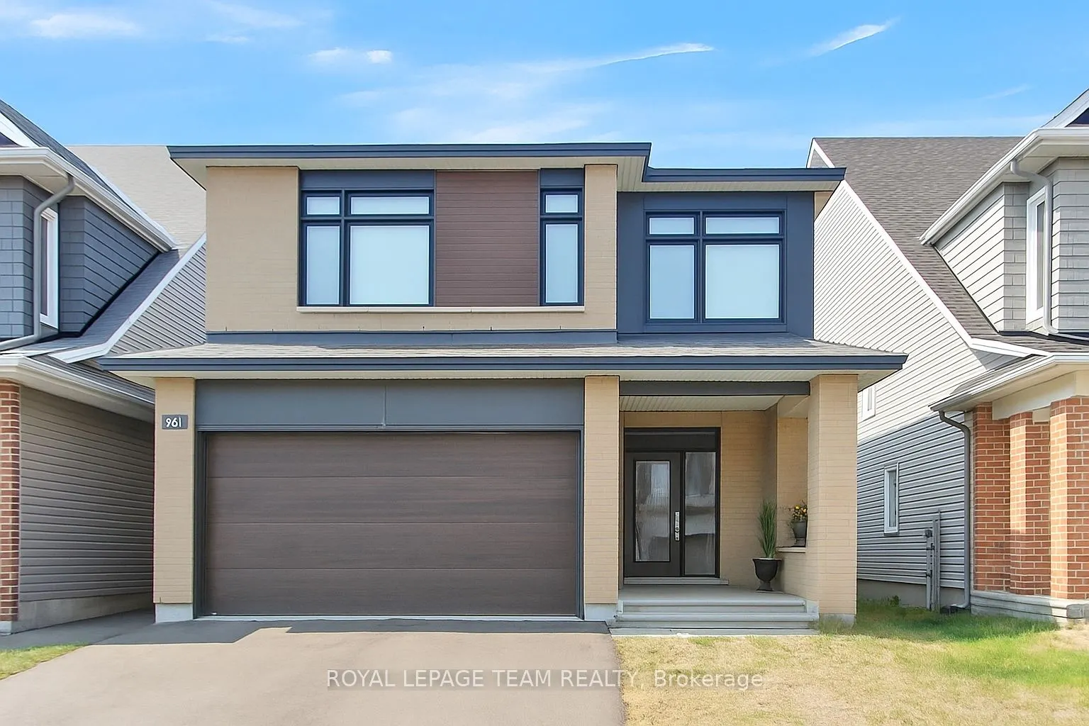 961 Beckton Heights W