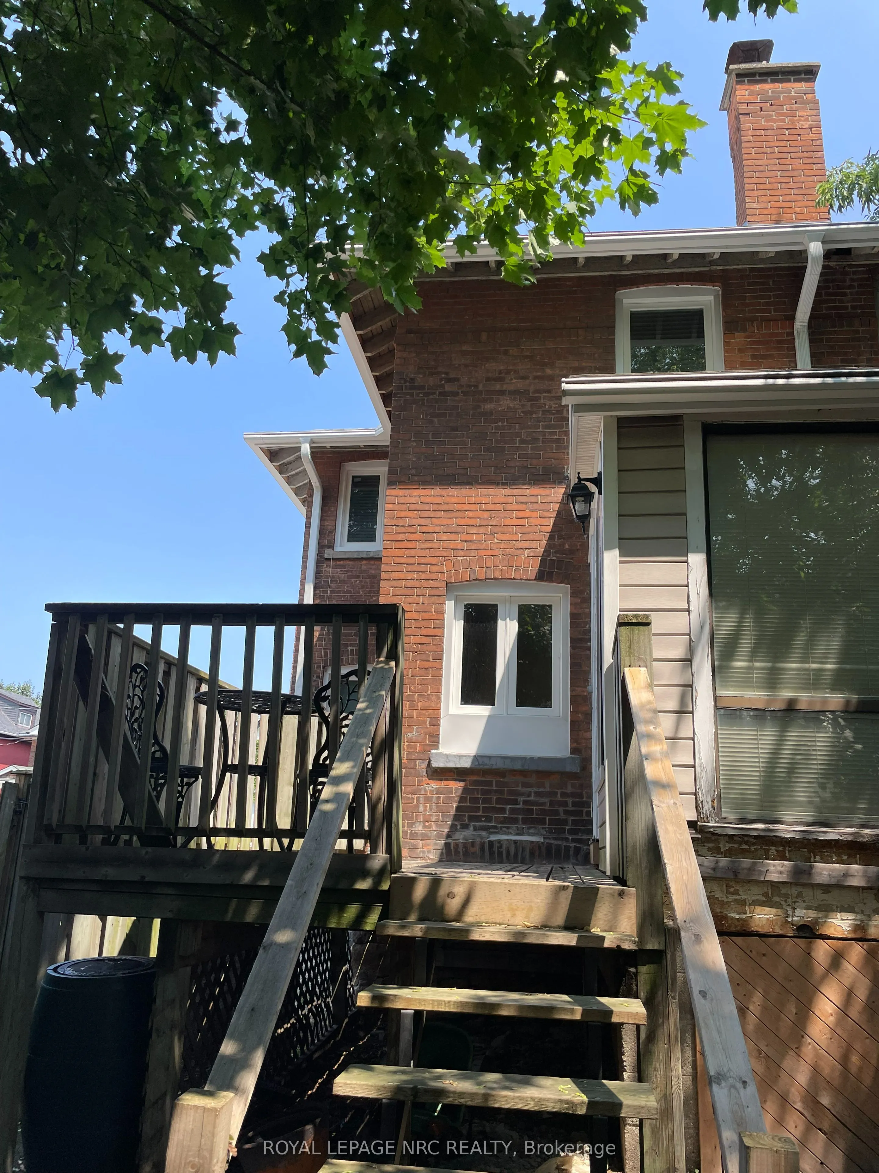 31 1/2 Academy Street