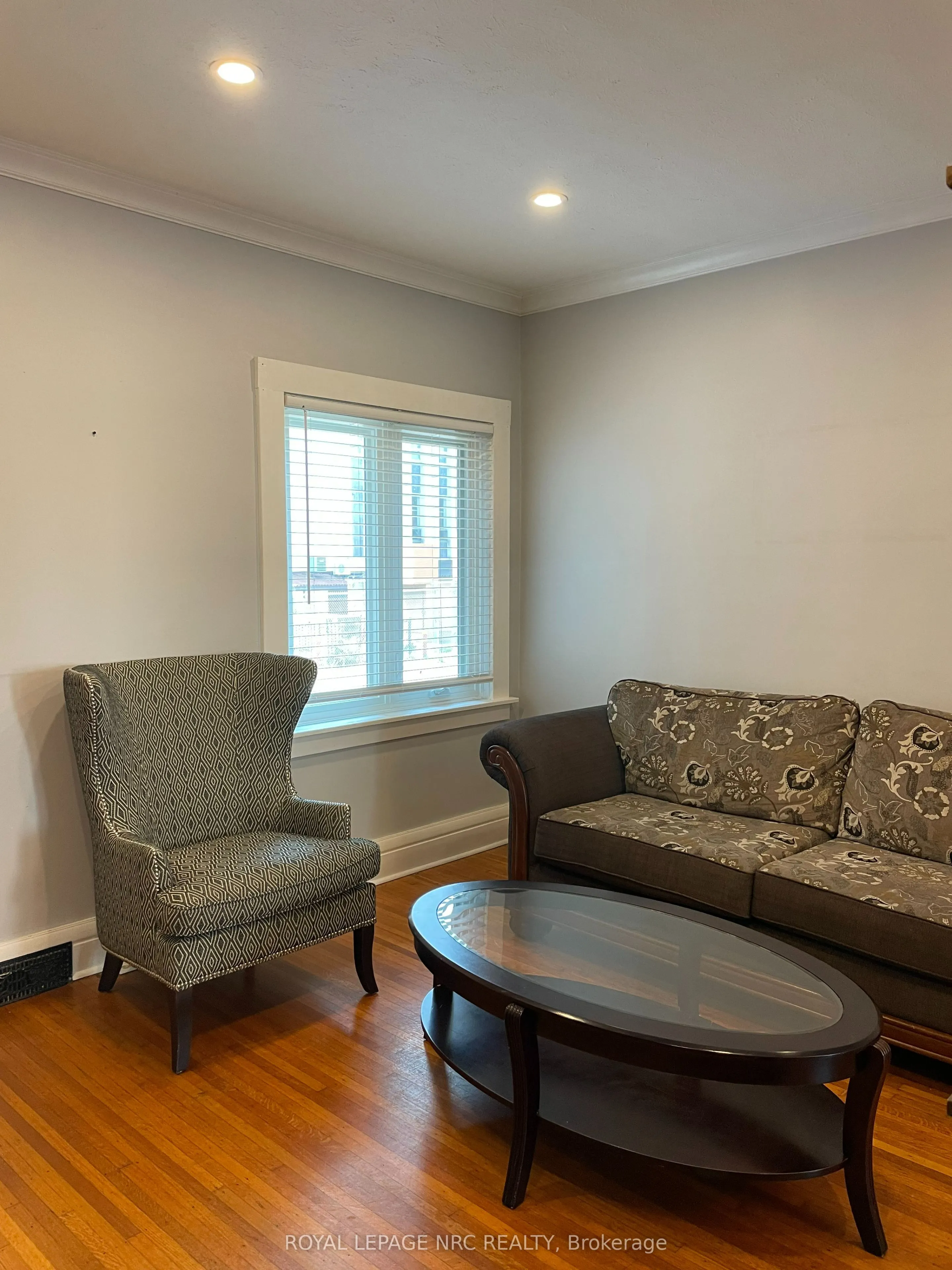 31 1/2 Academy Street