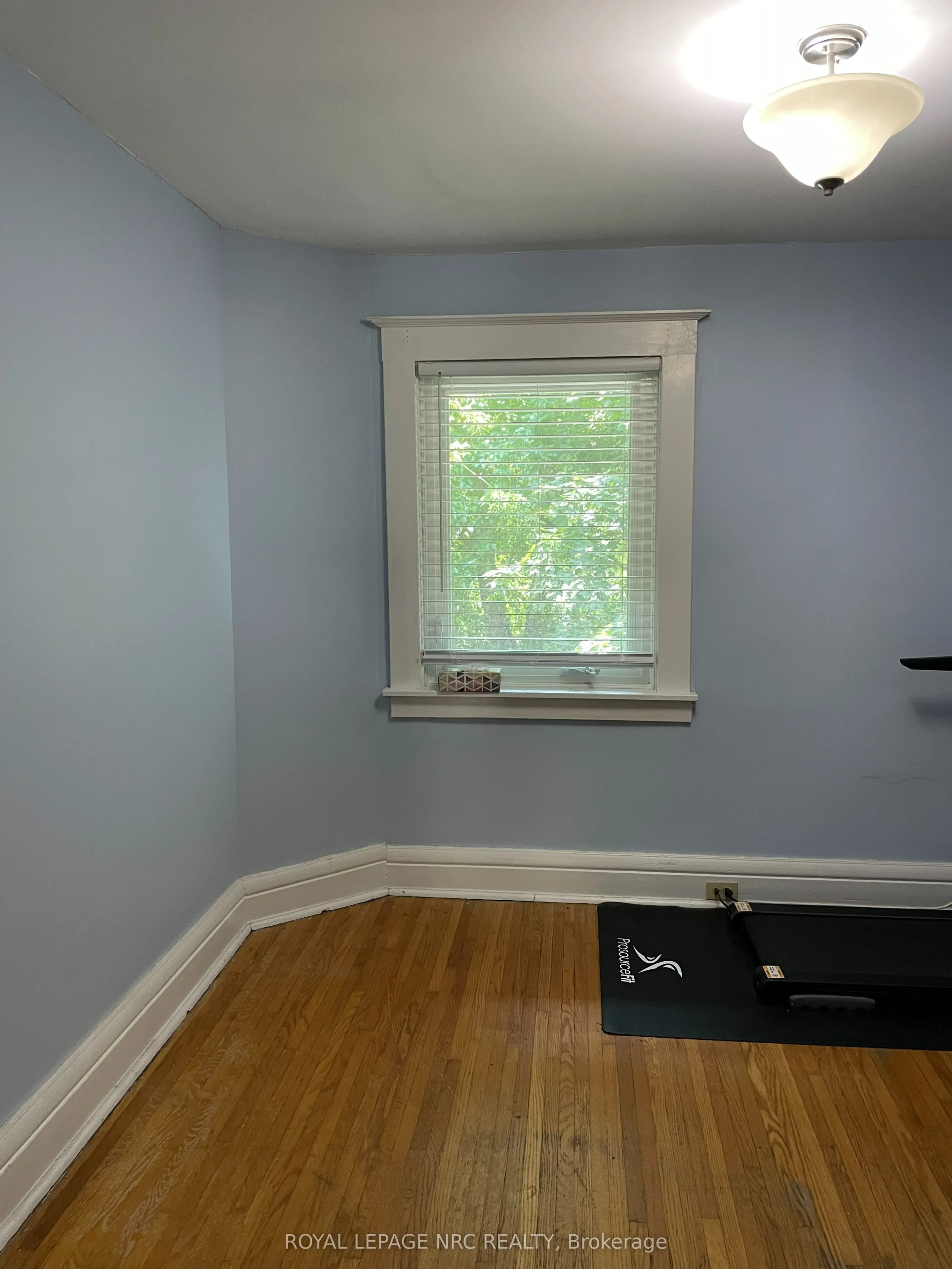 31 1/2 Academy Street