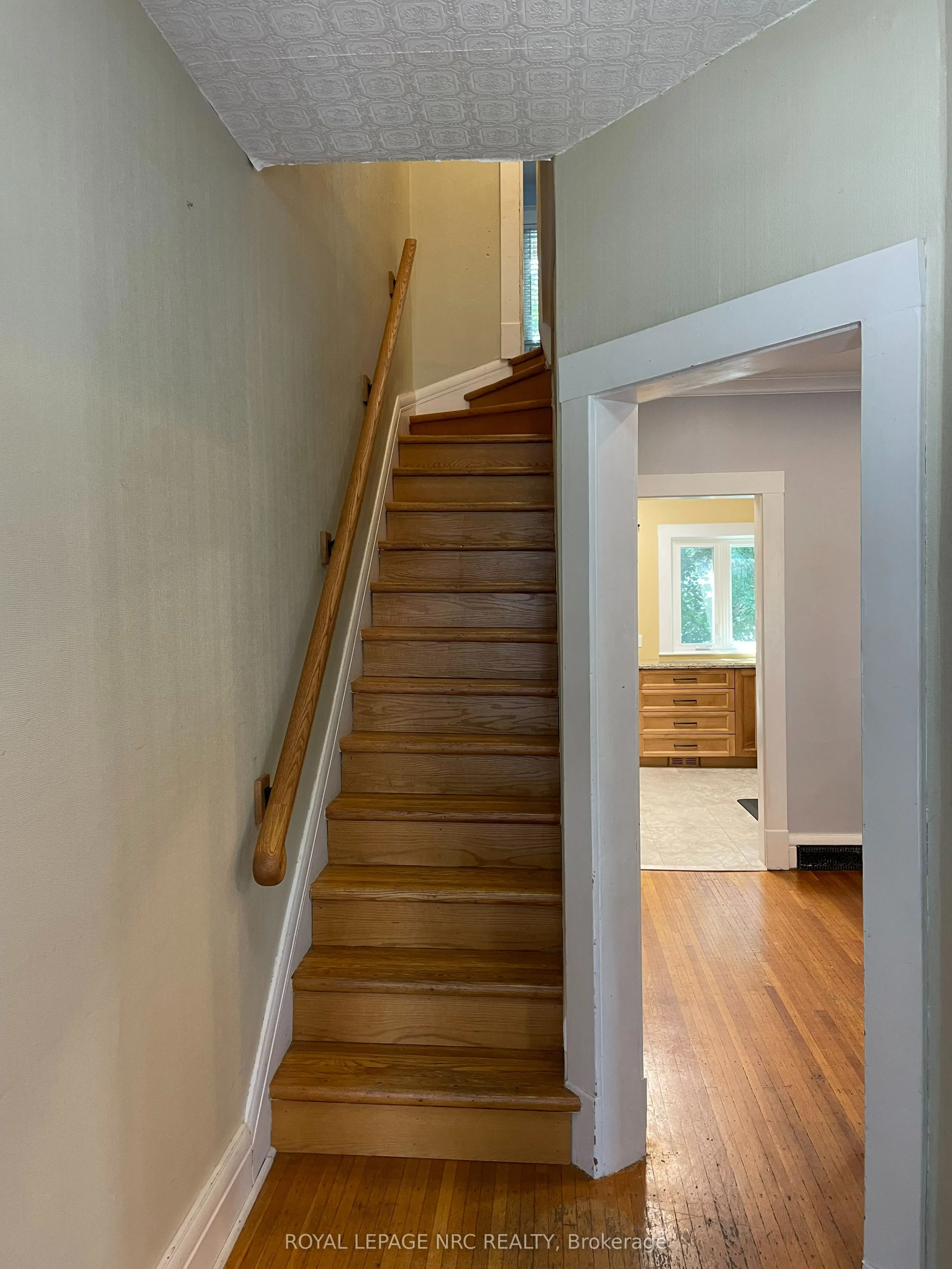 31 1/2 Academy Street