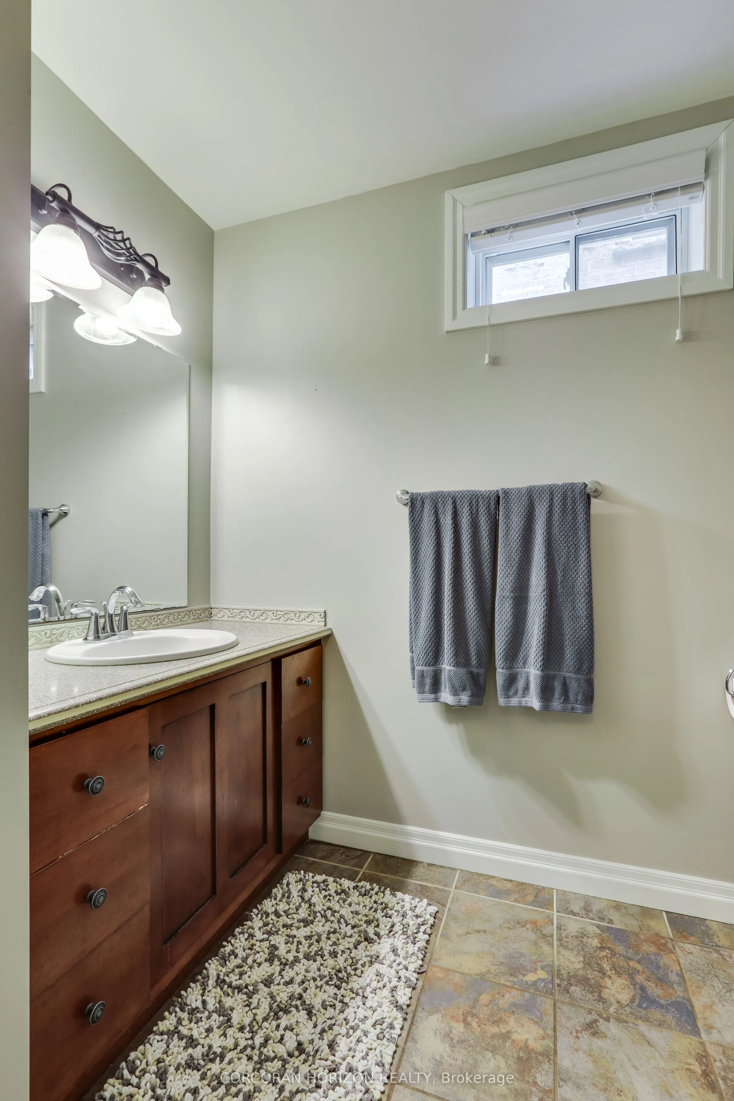 1016 Alberni Road