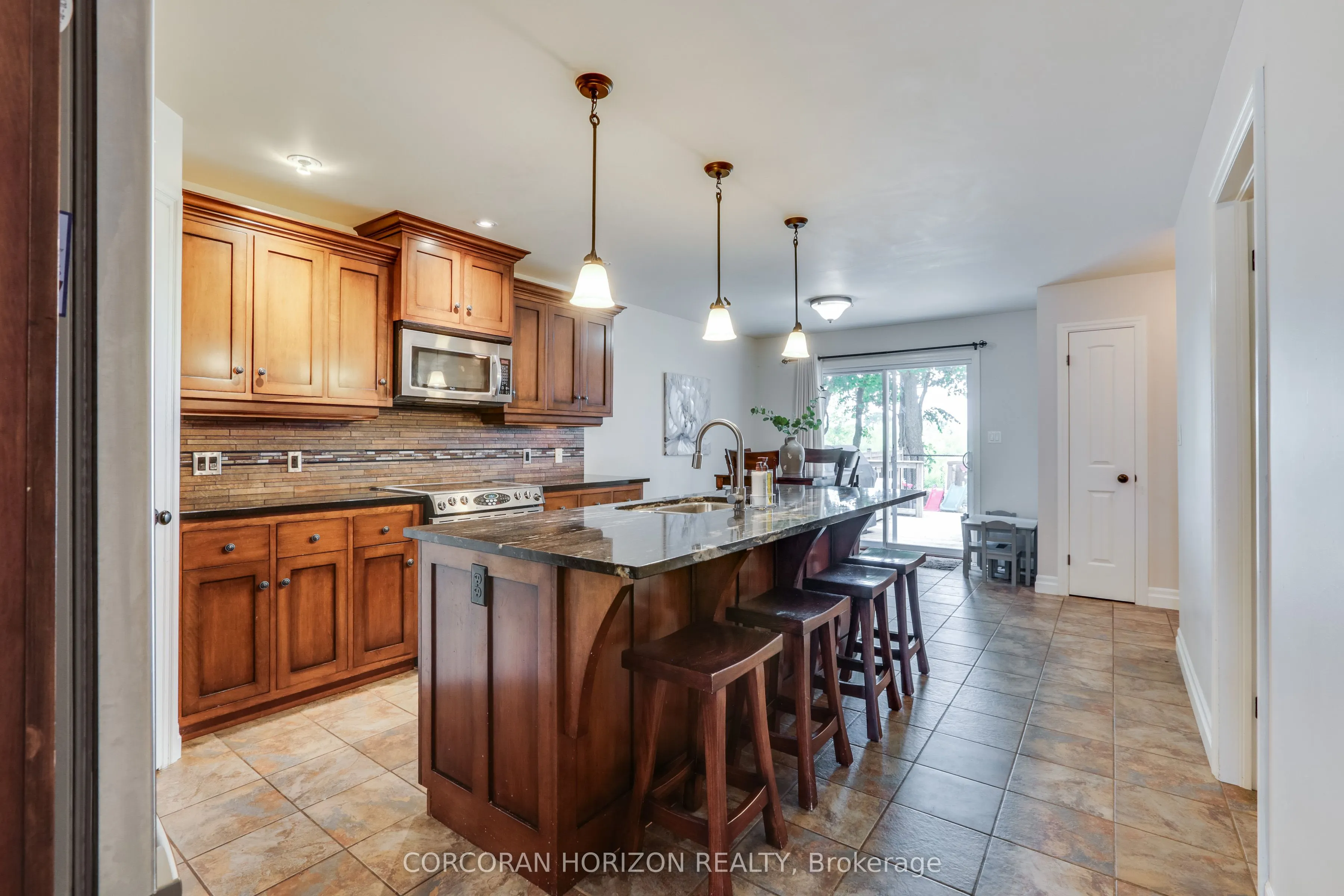 1016 Alberni Road