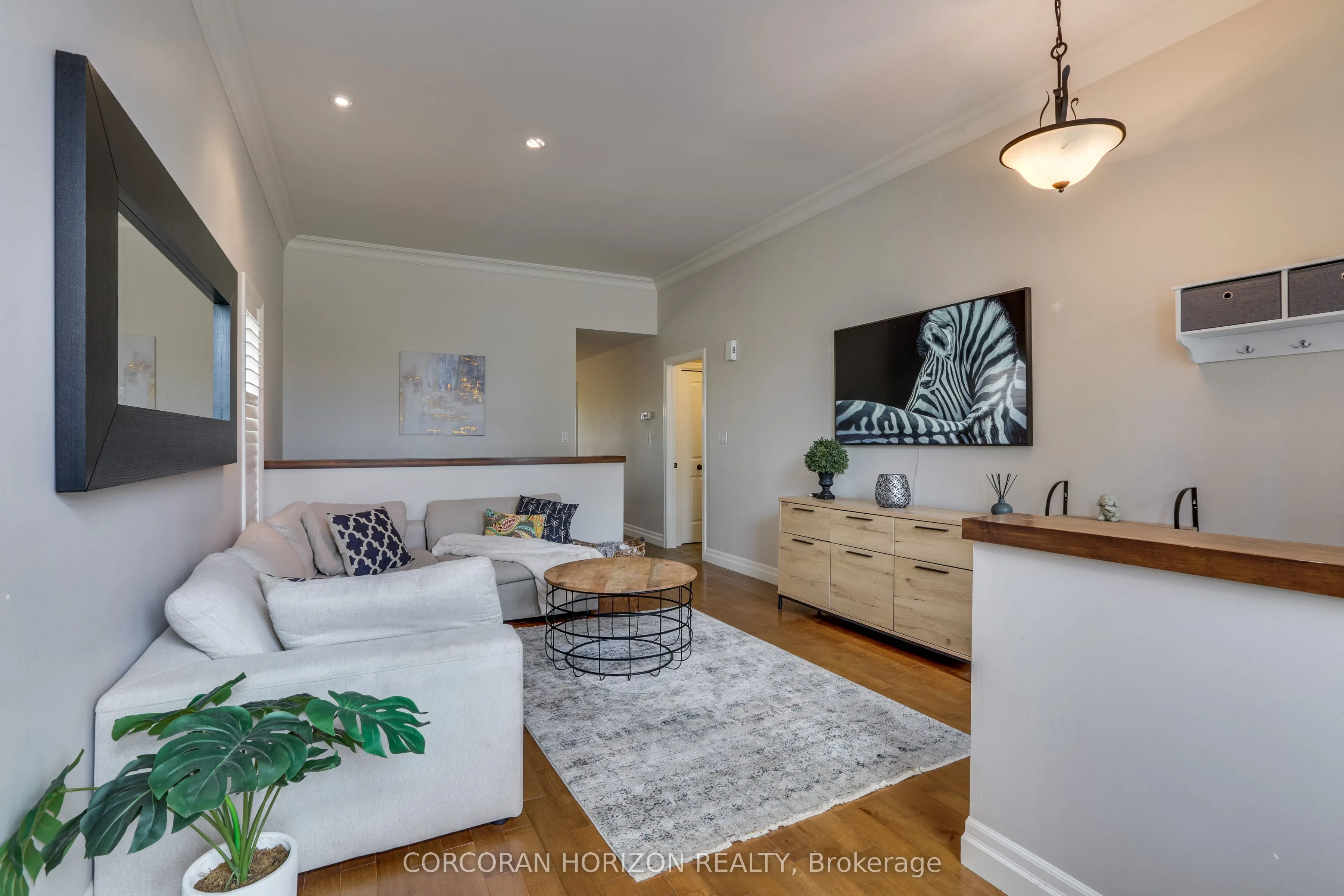 1016 Alberni Road