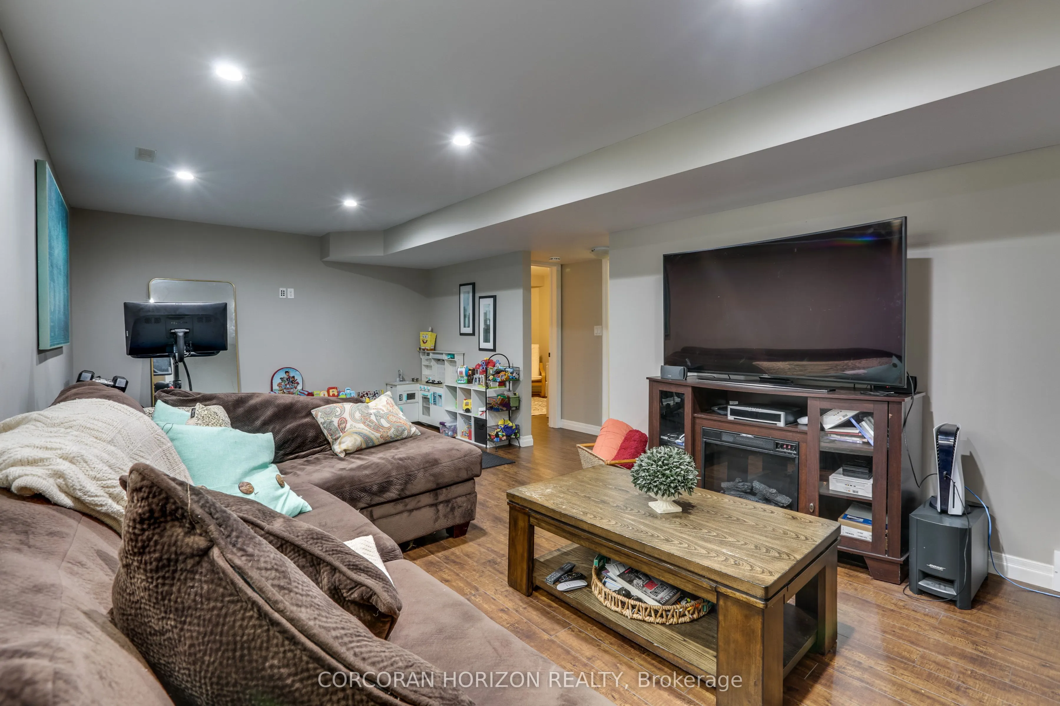 1016 Alberni Road