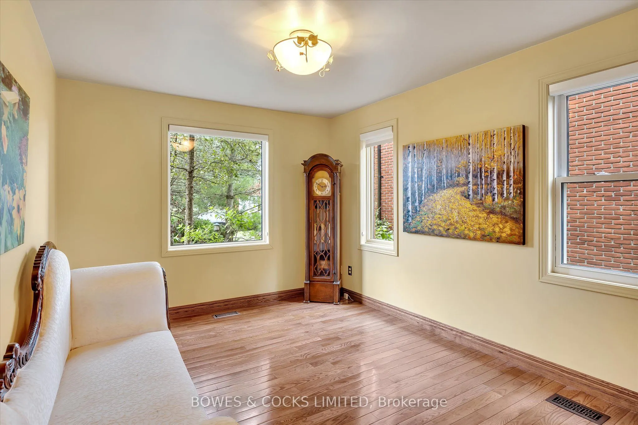 1543 Scollard Crescent