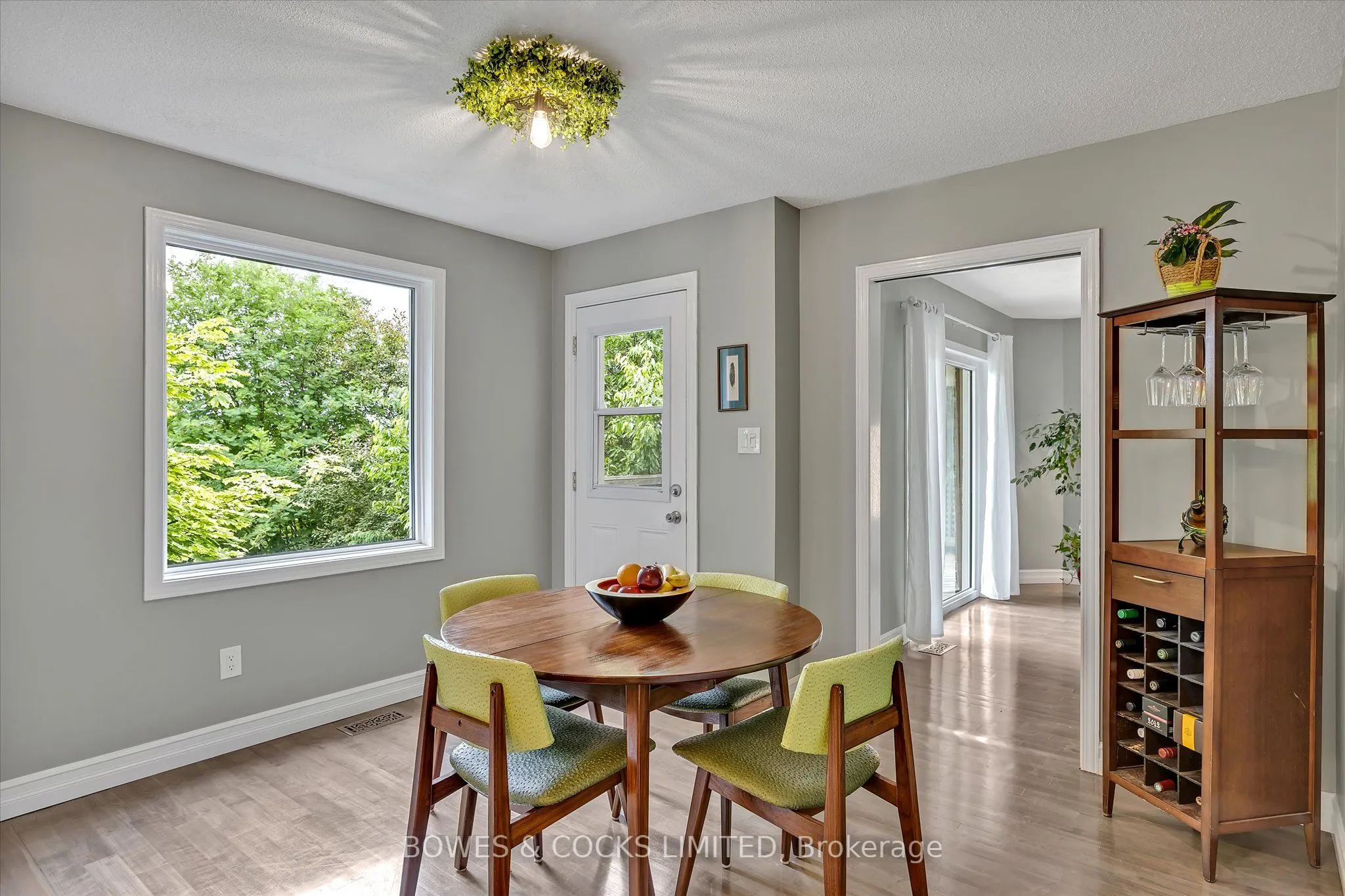 1543 Scollard Crescent