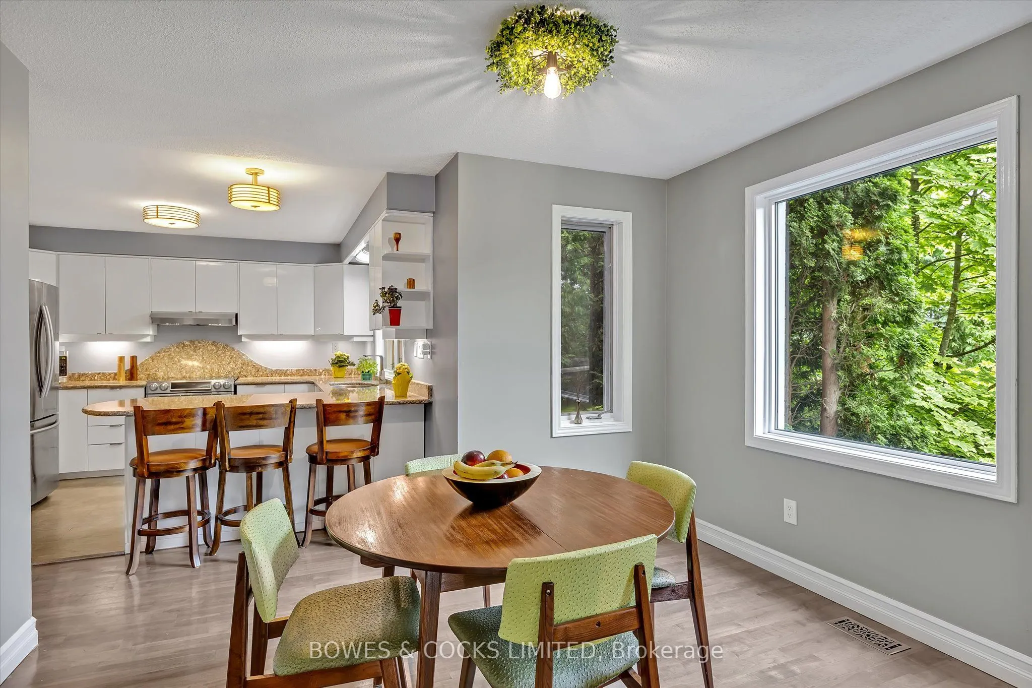1543 Scollard Crescent