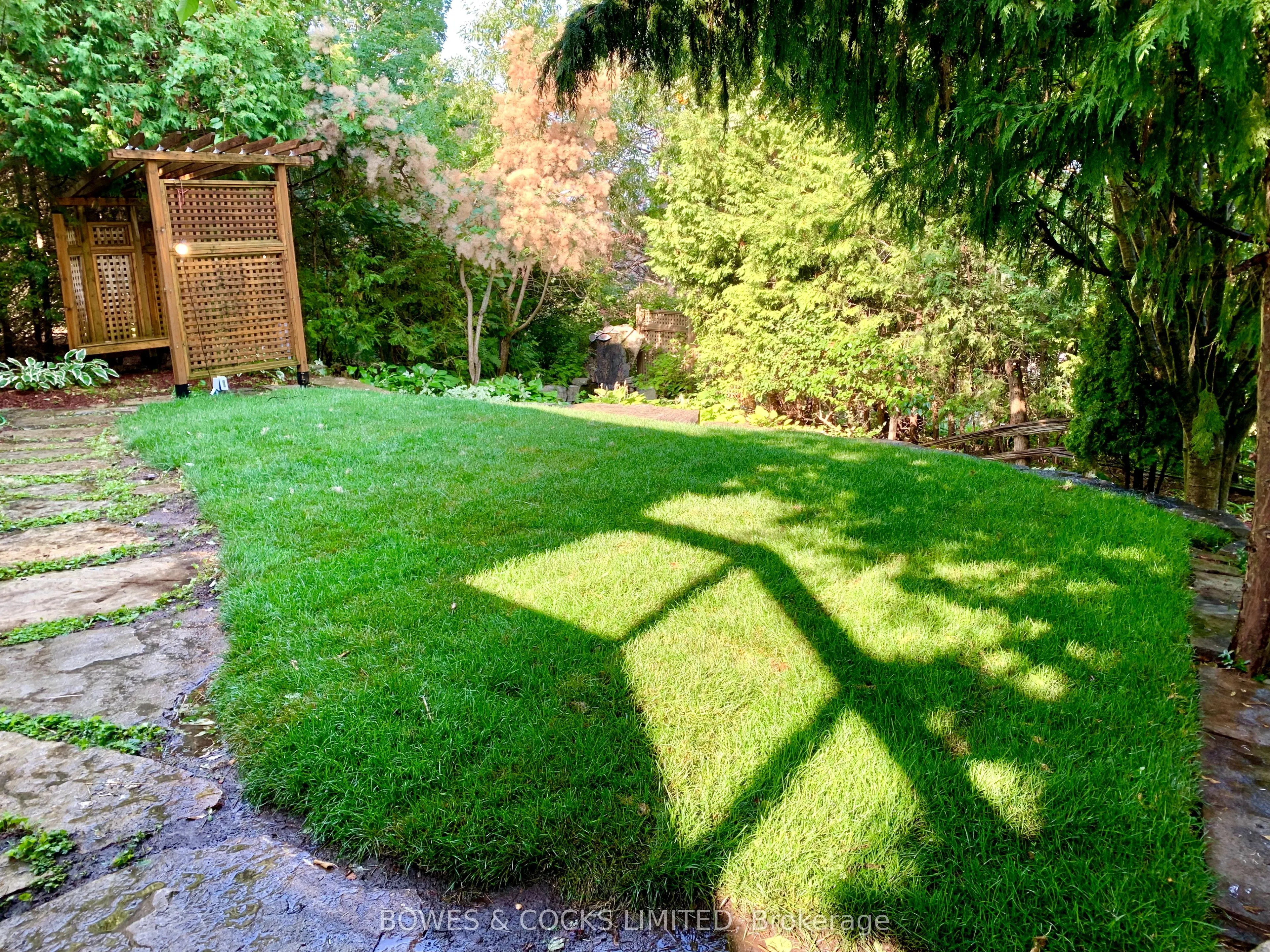 1543 Scollard Crescent