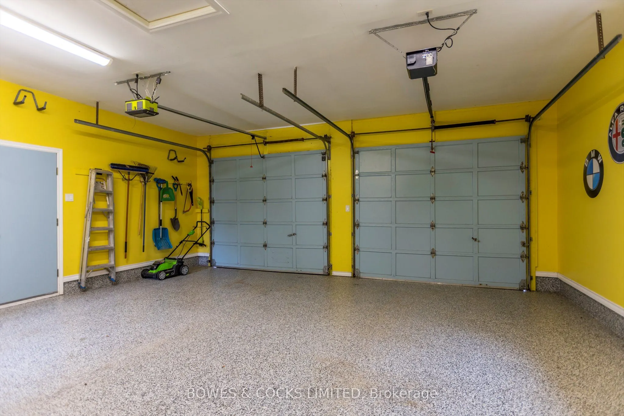 1543 Scollard Crescent
