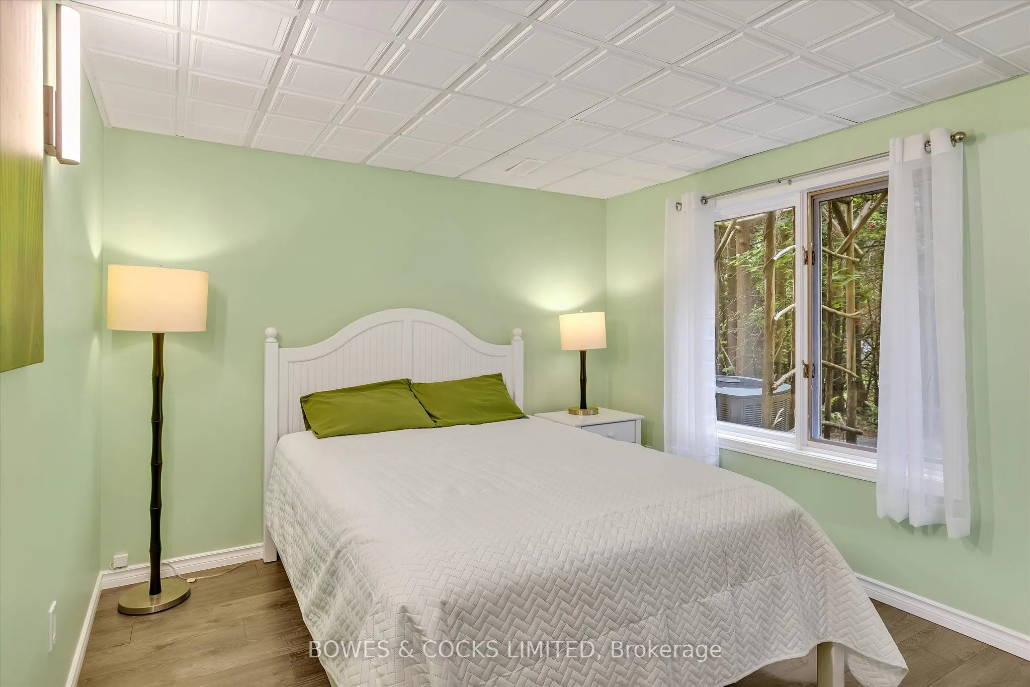 1543 Scollard Crescent