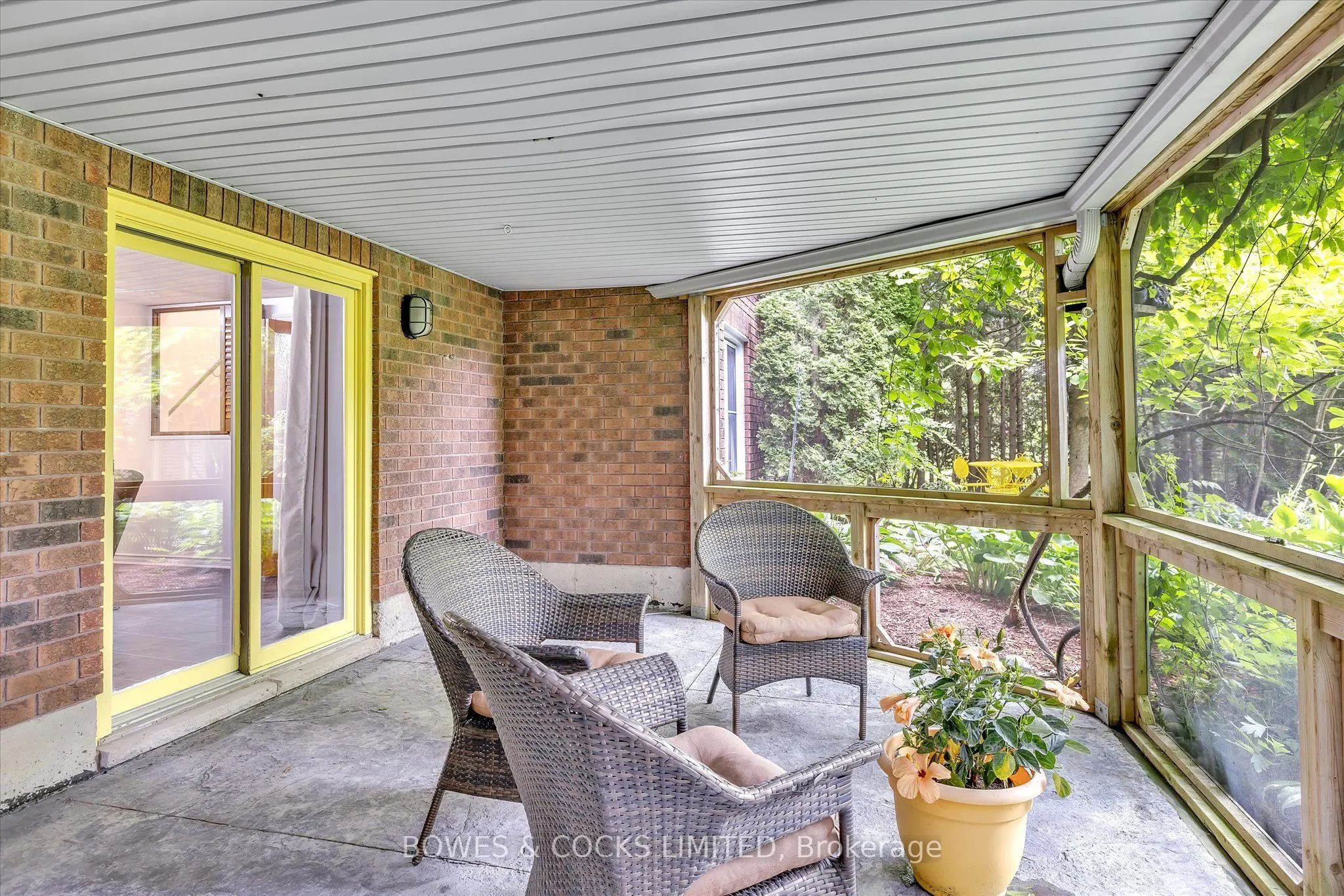 1543 Scollard Crescent