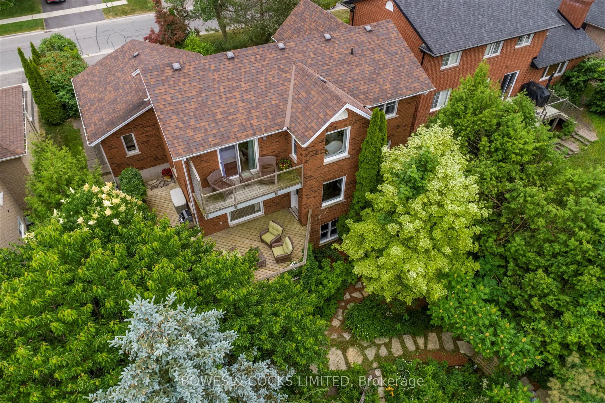 1543 Scollard Crescent