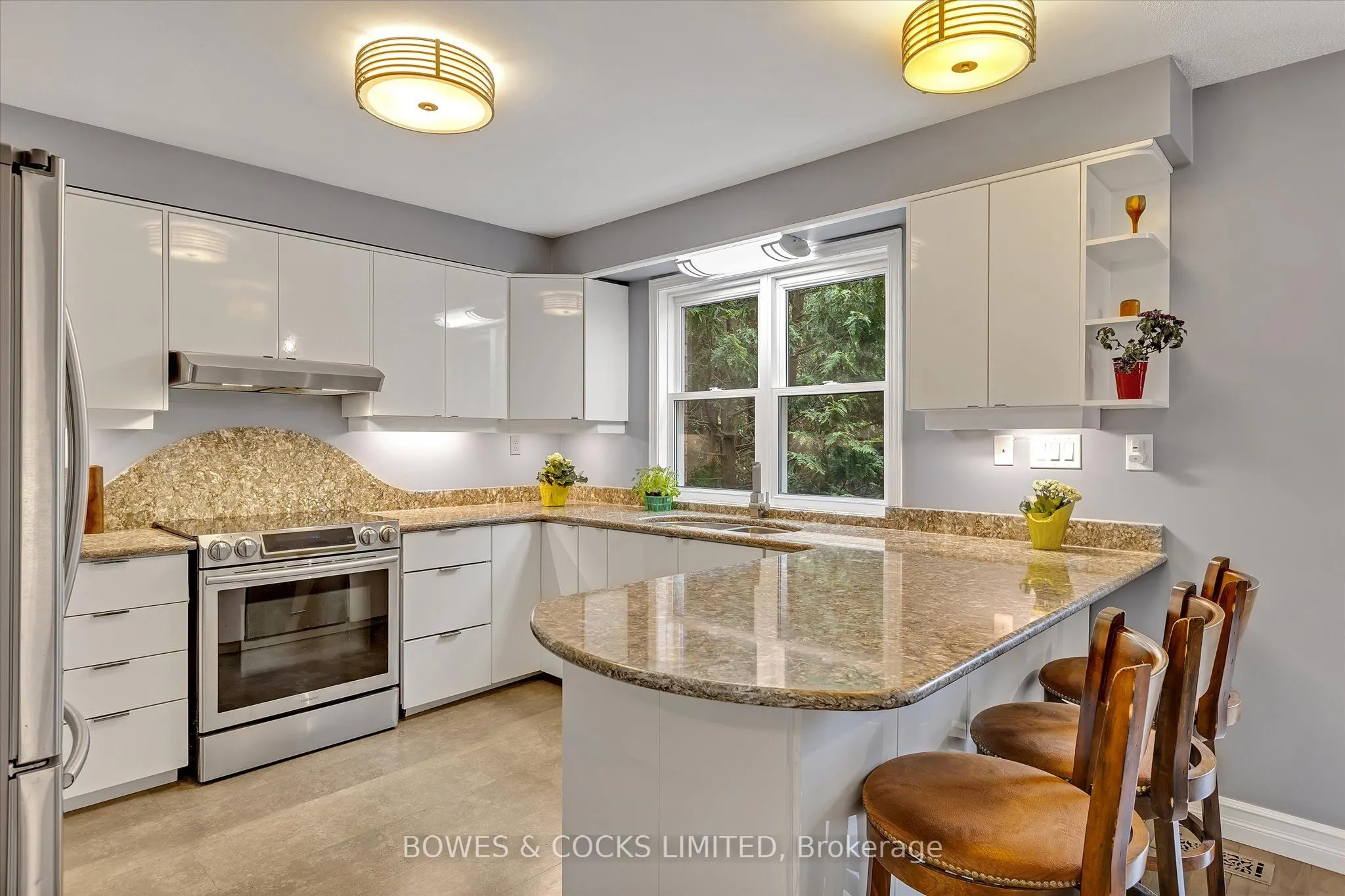 1543 Scollard Crescent