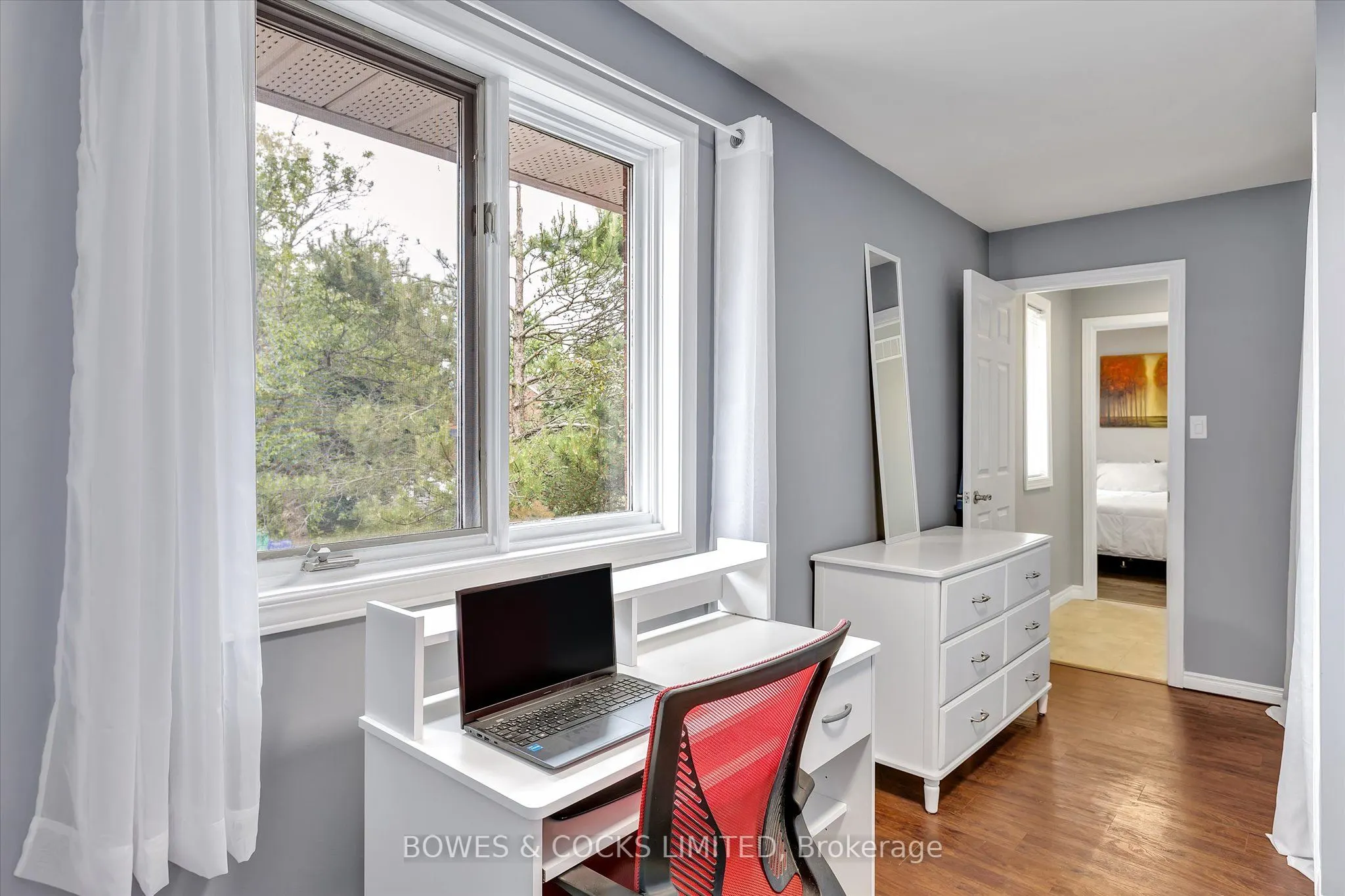 1543 Scollard Crescent