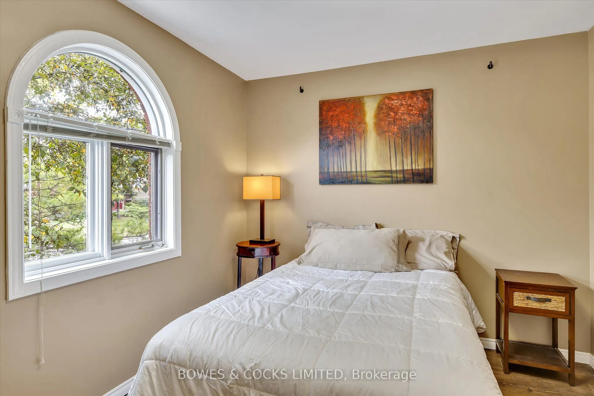1543 Scollard Crescent